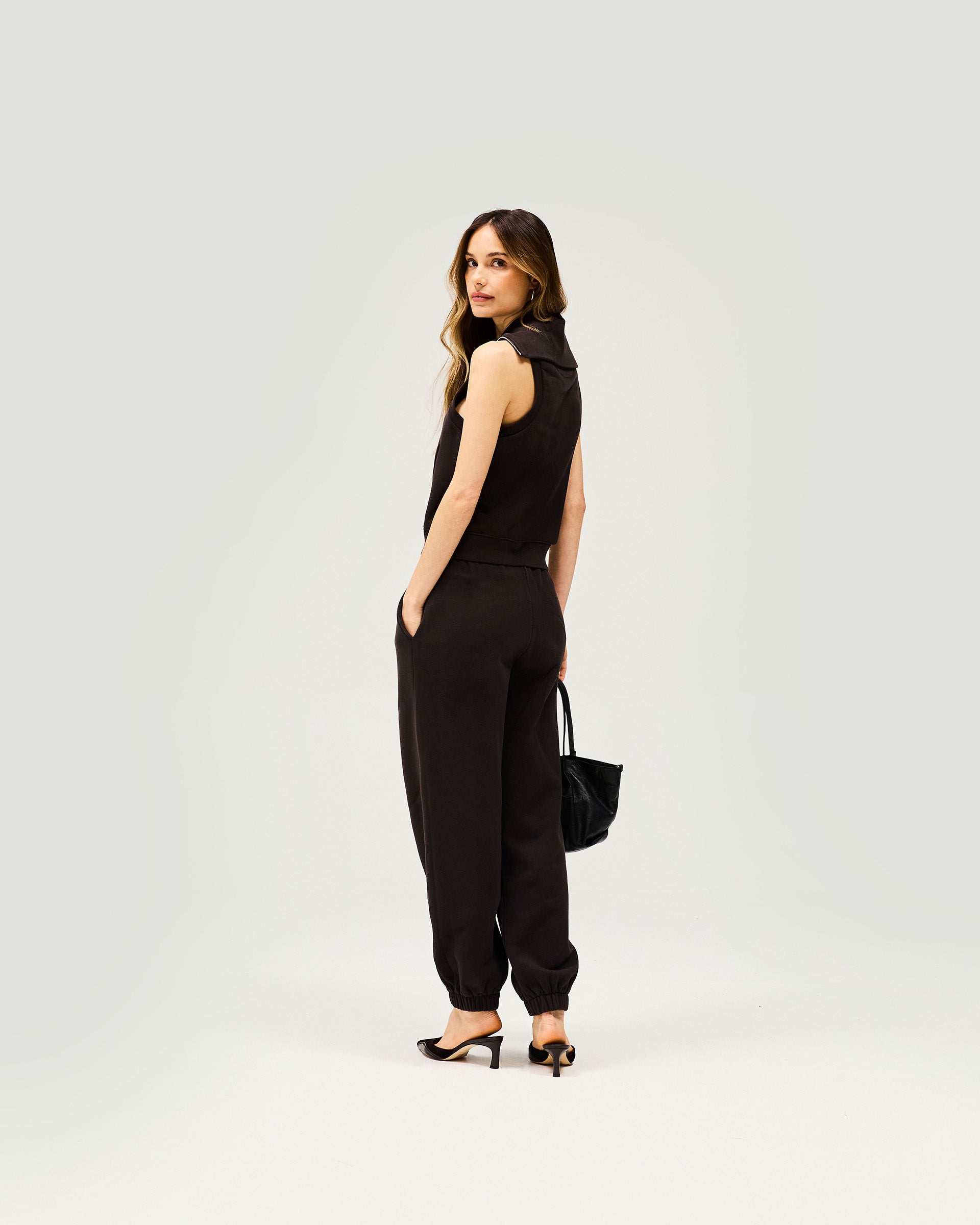 Owners Club Gilet Vest in Black Coffee - Stylish & Comfortable for Outdoor Activities & Casual Wear