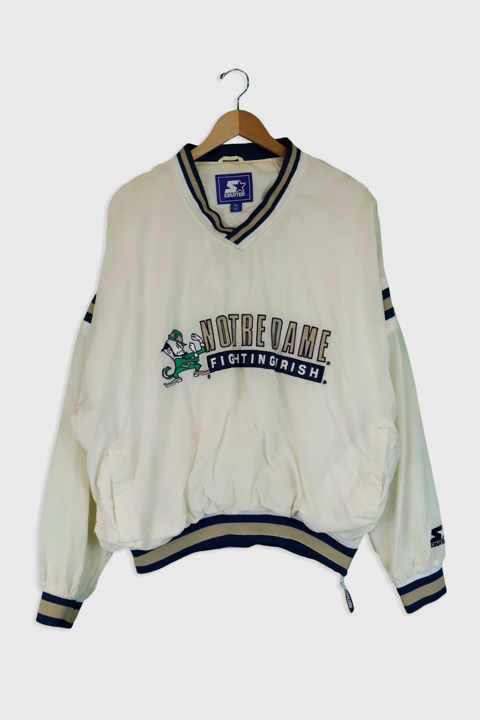 Vintage Notre Dame 'Fighting Irish' V-Neck Windbreaker Jacket - Size XL - Retro College Sports Apparel for Men - Perfect for Game Day, Tailgating & Casual Wear