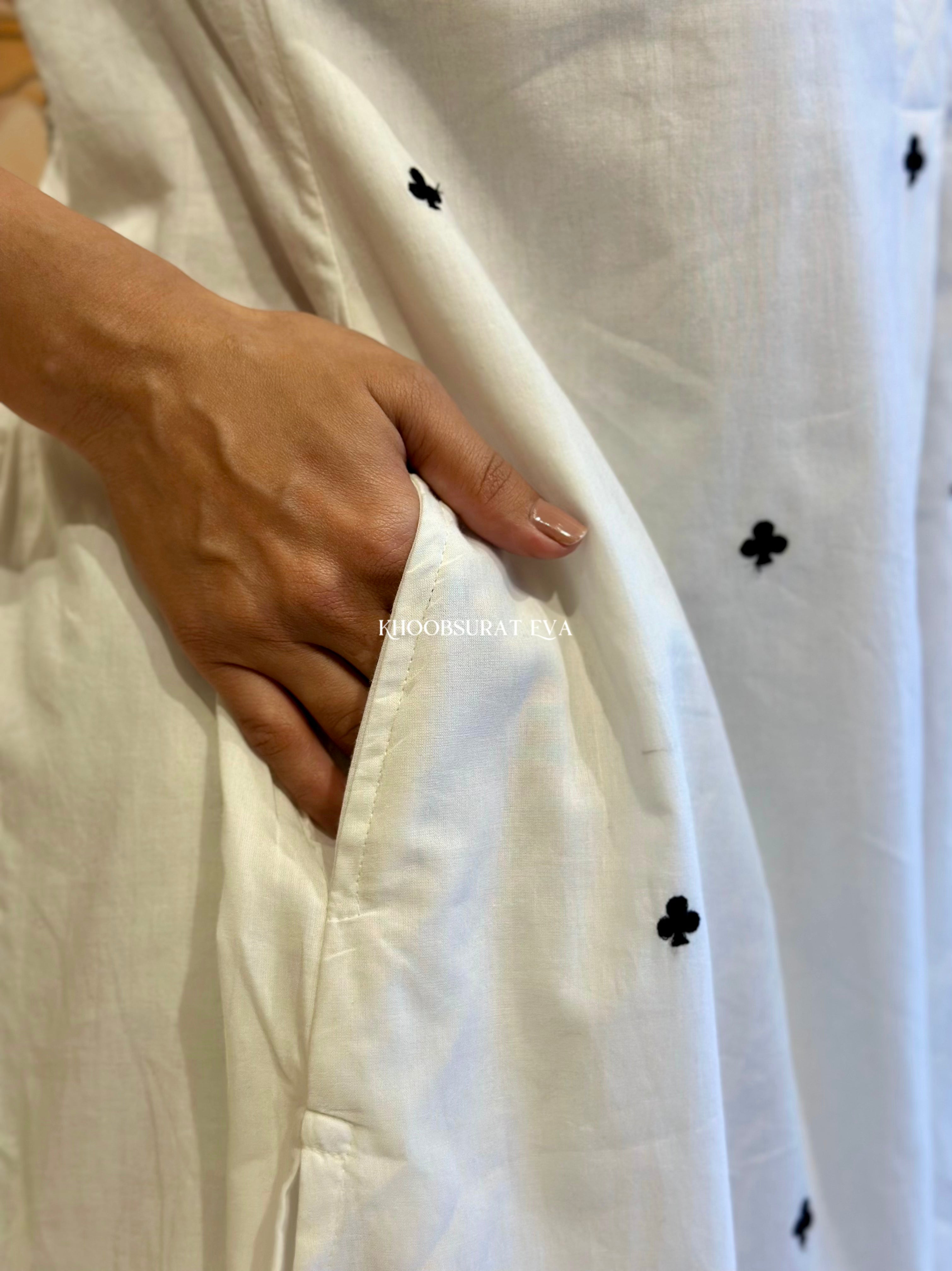 Elegant White Kurta Set for Women - Minimalist Indian Ethnic Wear - Perfect for Festivals, Weddings & Casual Outings