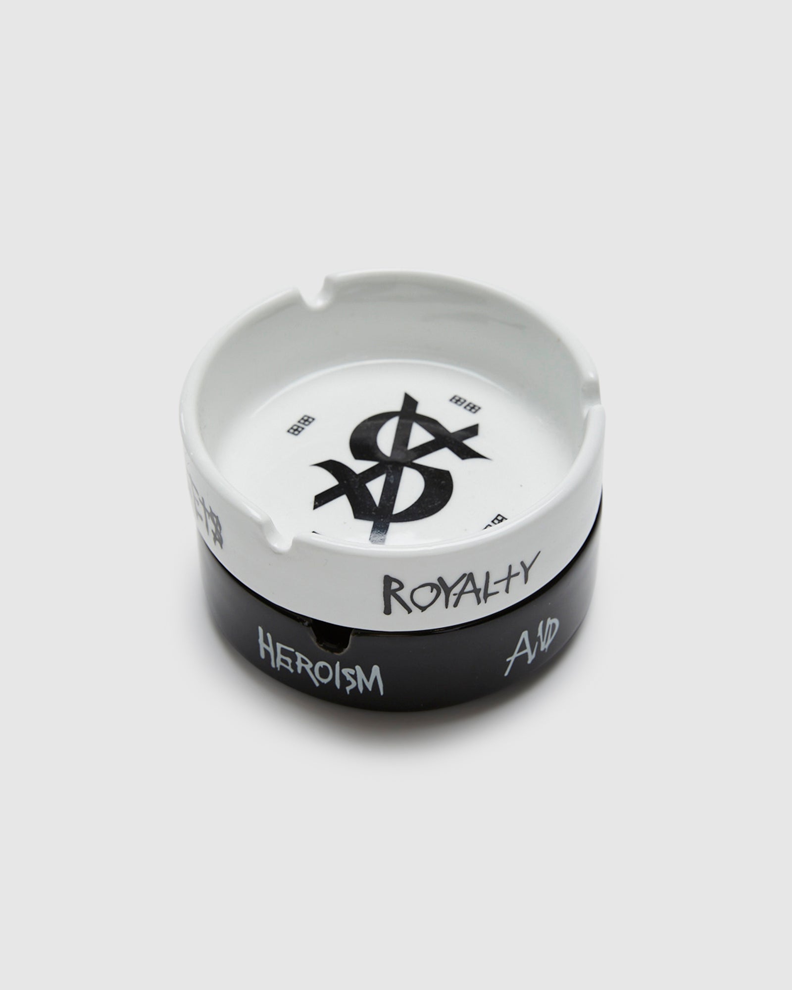 Premium White Kashtray - Elegant and Durable Smoking Accessory for Home, Office, or Outdoor Use