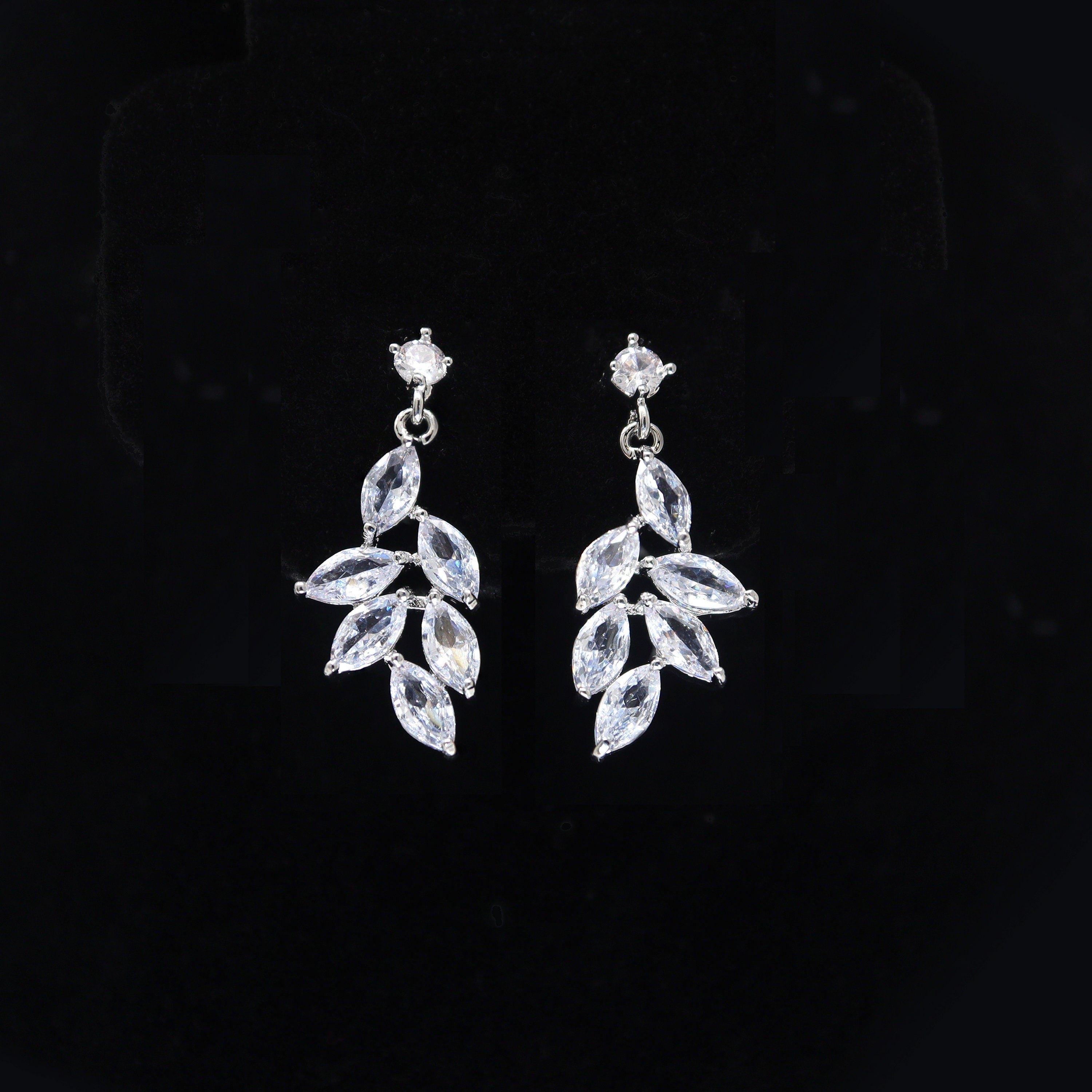 Swarovski Crystal Dainty Vine Leaves Necklace Set - Elegant Bridal Jewelry with Matching Earrings, Wedding & Party Statement Jewelry for Women | Perfect for Weddings, Anniversaries, and Special Occasions