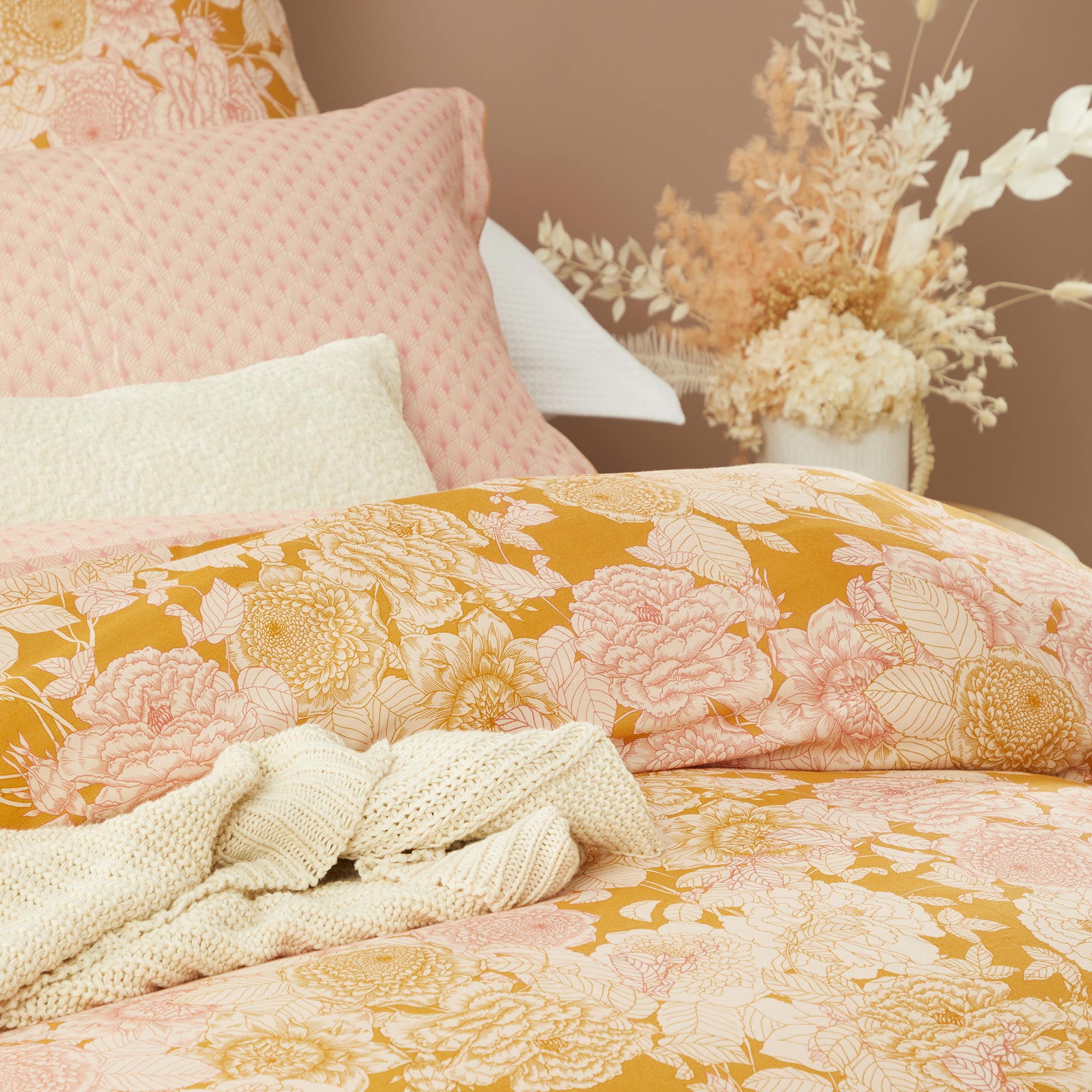Premium Arbour Honey Quilt Cover Set - 100% Cotton Bedding by Platinum Logan & Mason for Cozy Bedroom Decor & Guest Room Luxury