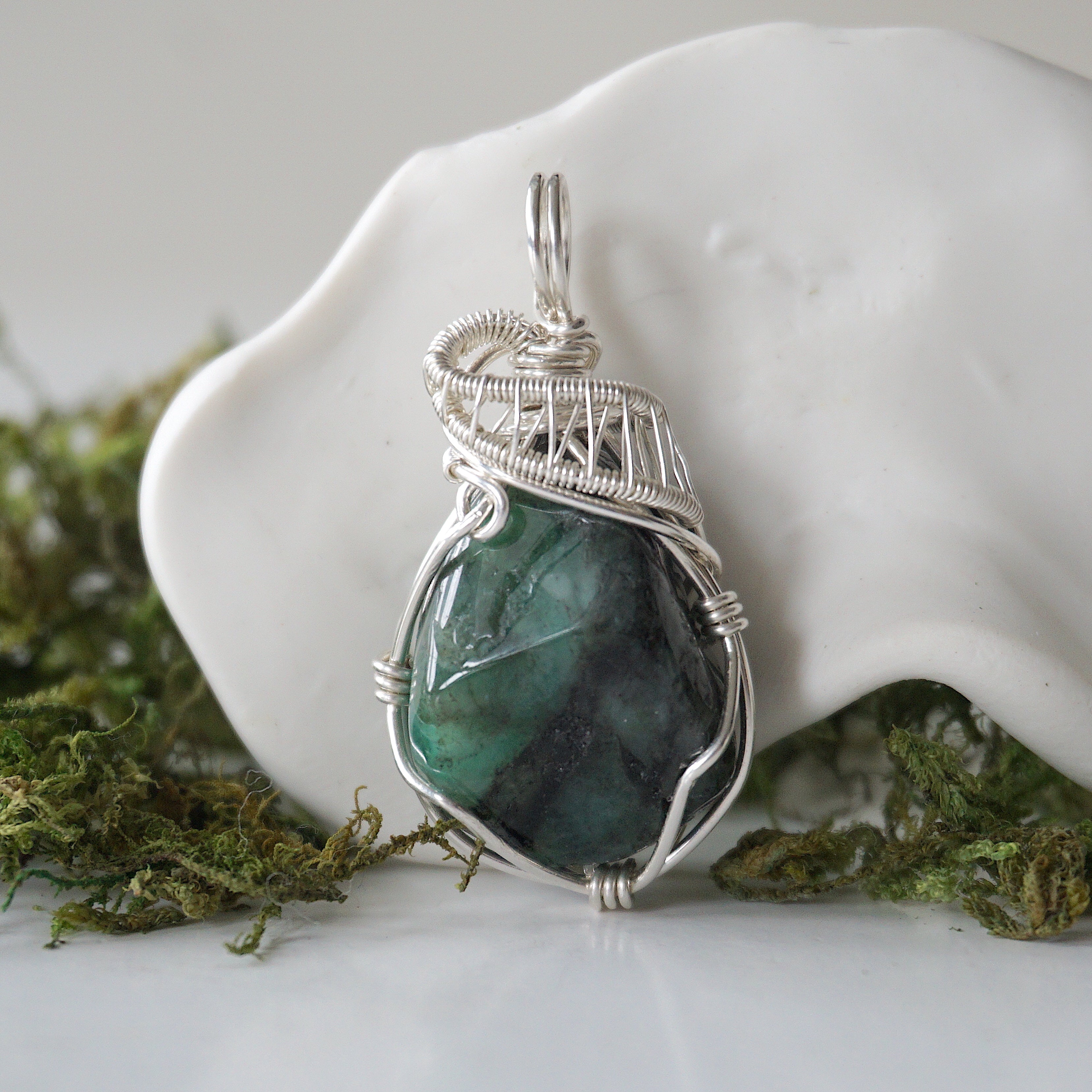 Natural Raw Emerald Pendant Necklace in 925 Sterling Silver - Elegant Handmade Jewelry for Women, Gift for Her, Boho Chic & Everyday Wear
