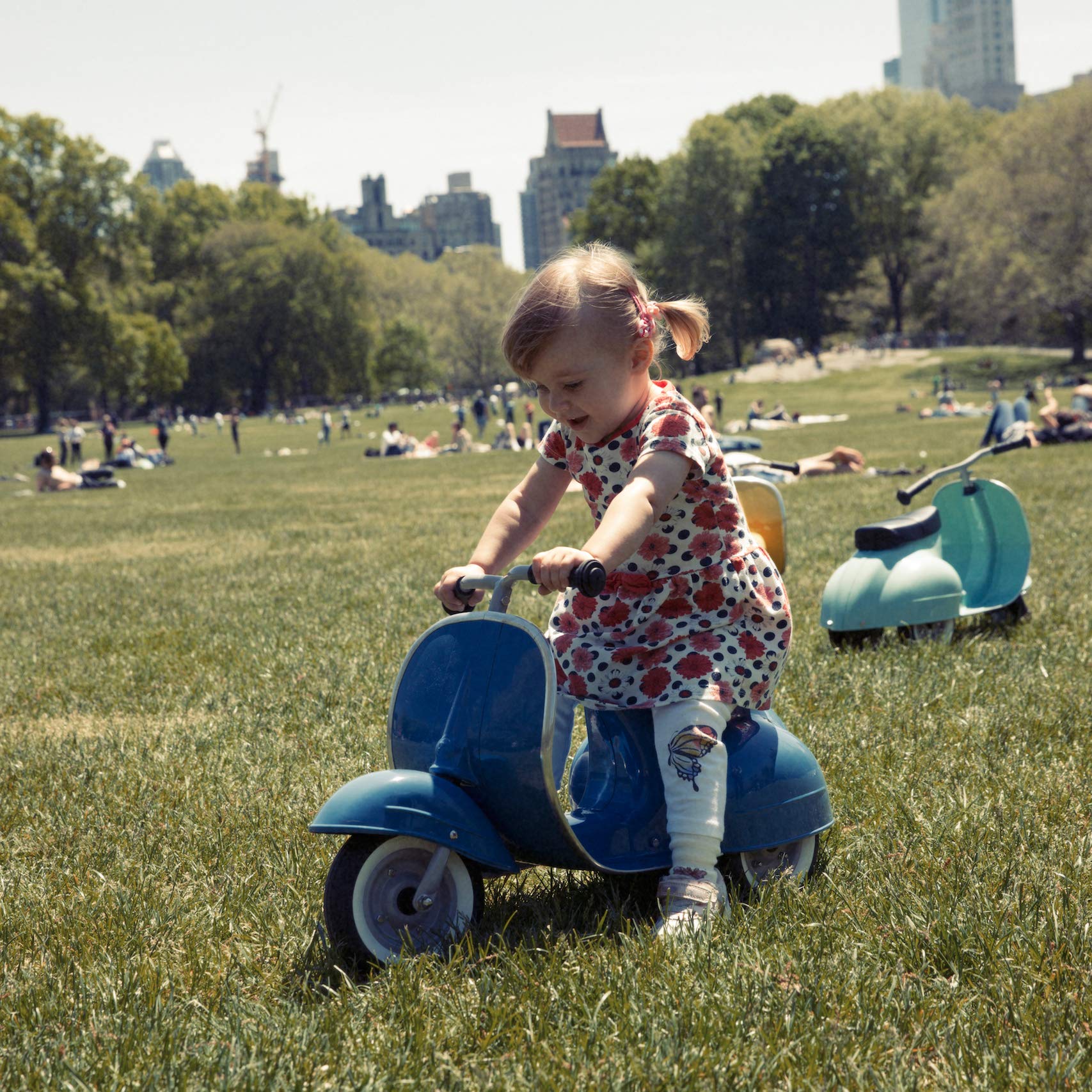 Best Toddler Scooters for Boys & Girls Ages 2-5 | Primo Durable Ride-On Toy with Timeless Design | Perfect for Outdoor Play, Birthday Gifts & Preschool Activities