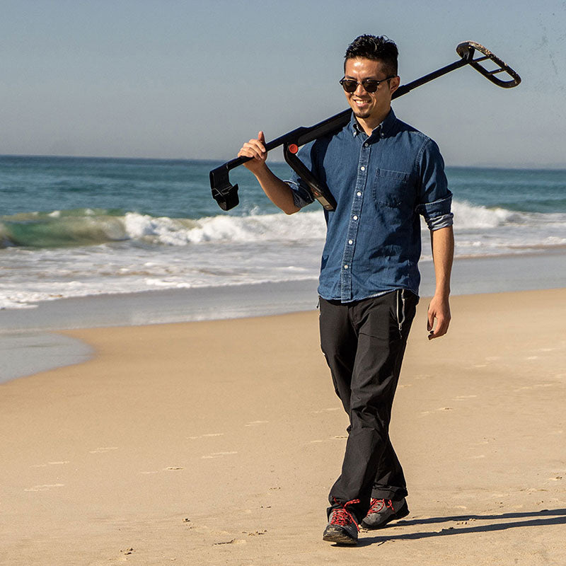 Minelab GO FIND 11 Metal Detector - Lightweight Waterproof Metal Detector for Adults & Kids - Perfect for Beach, Park & Treasure Hunting Adventures