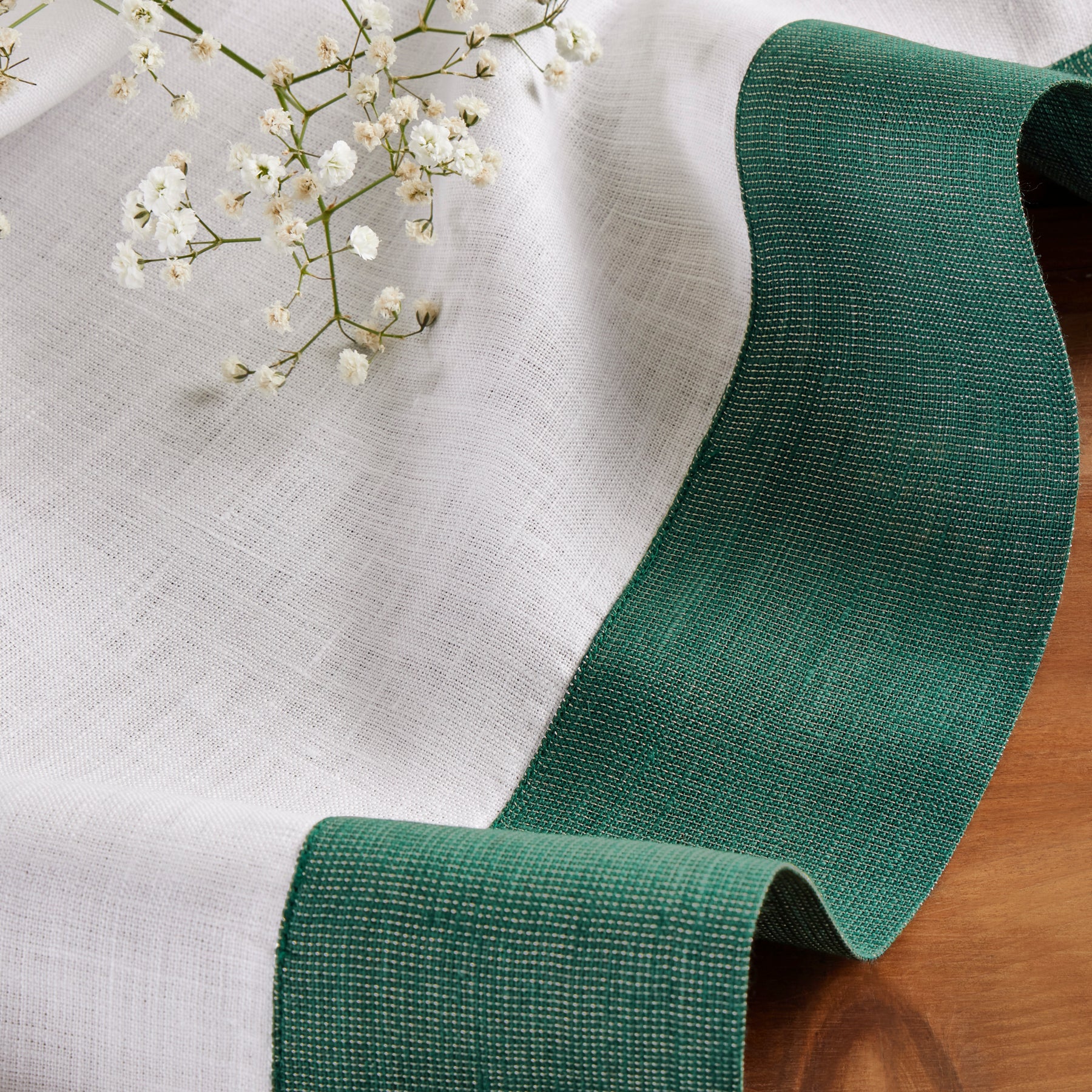Festive Edge Napkins - Set of 4 Premium Cotton Dinner Napkins for Holiday Parties, Thanksgiving & Christmas Dinner Table Decor - Perfect for Fine Dining & Special Occasions