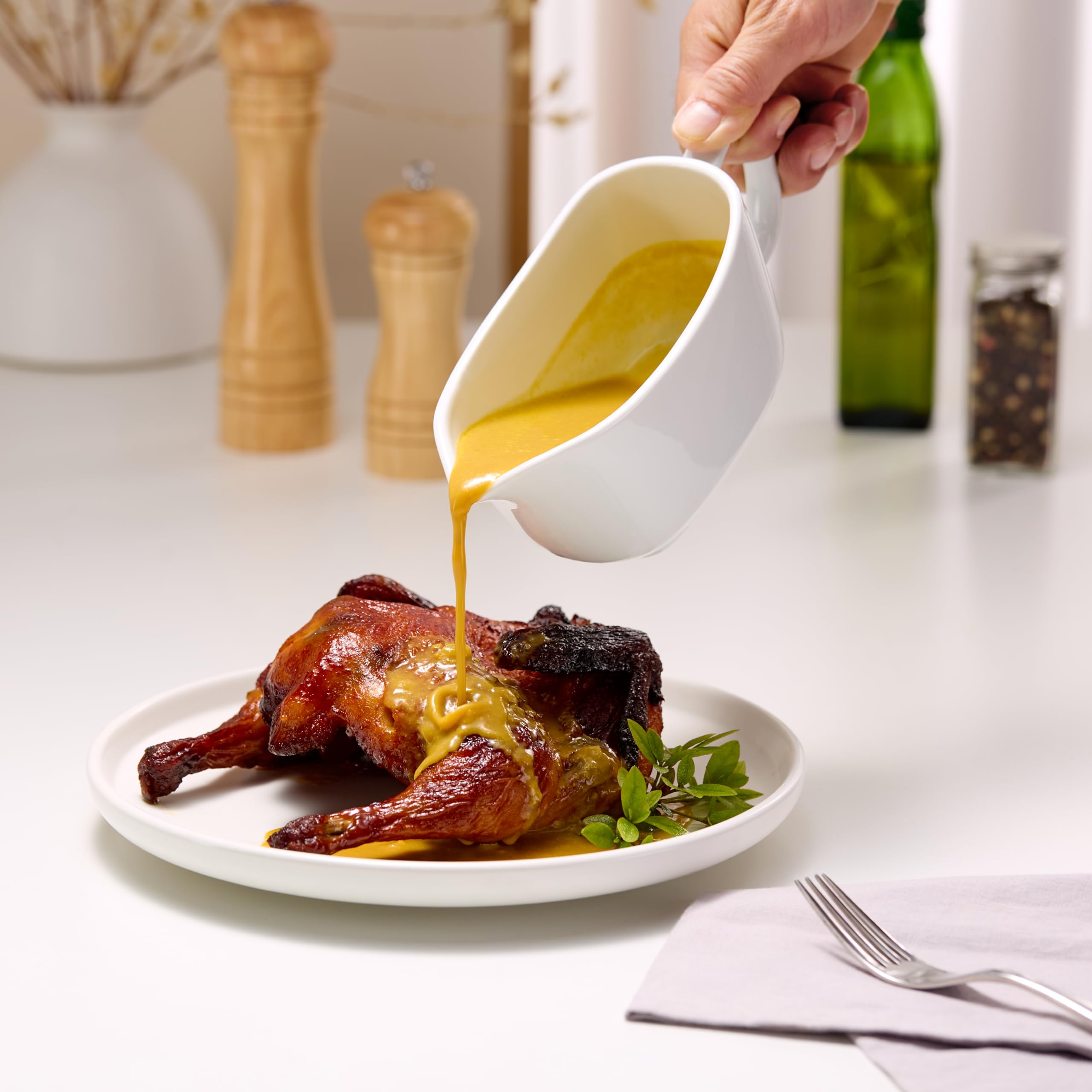 Premium White Ceramic Gravy Boat - 14 oz Sauce & Dressing Server with Large Handle - Microwave & Dishwasher Safe - Perfect for Thanksgiving Dinner, Holiday Meals & Elegant Table Settings