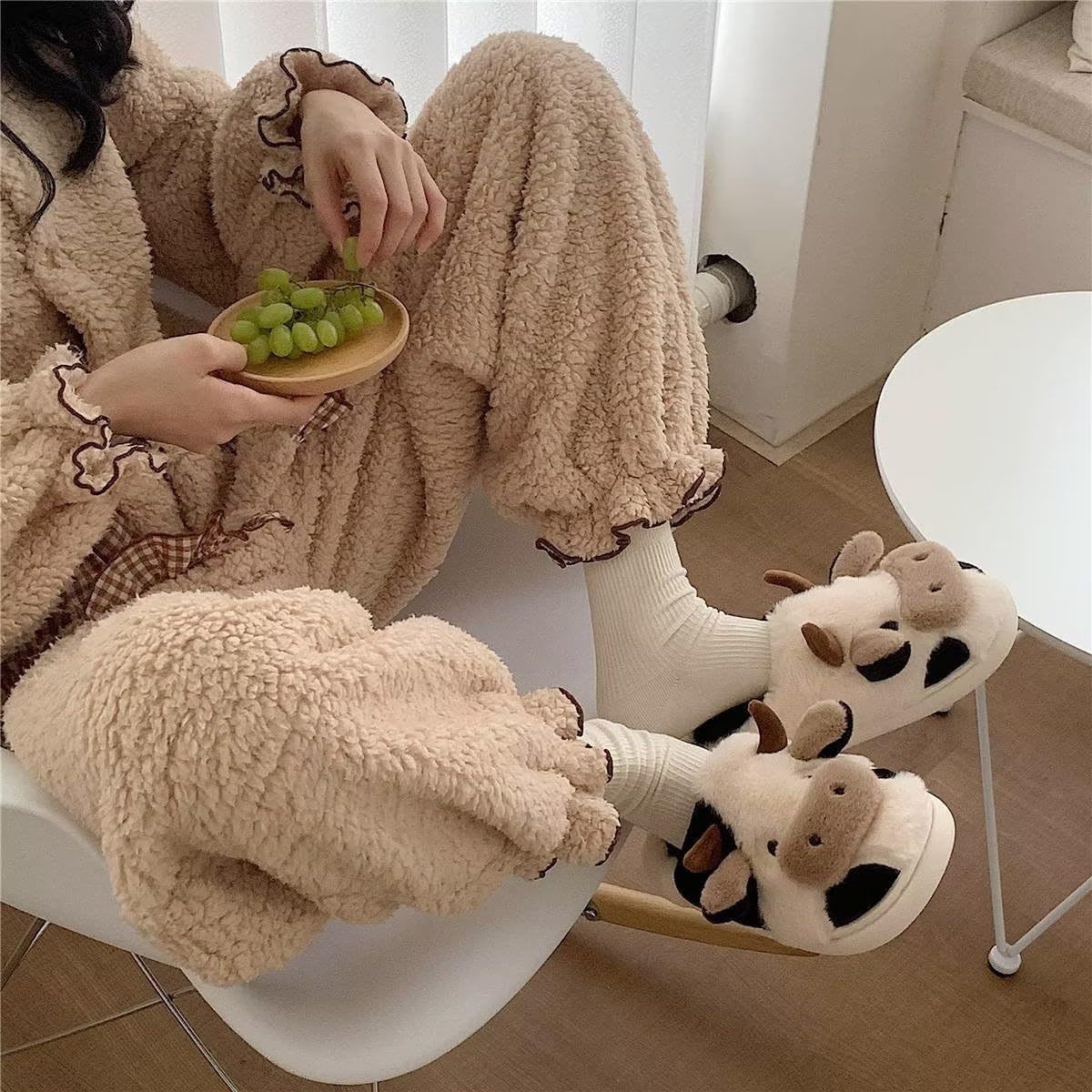 **Cozy Cow Slippers for Kids, Women & Men – Super Soft Fuzzy House Shoes with Memory Foam – Non-Slip Indoor/Outdoor Winter Slippers for Boys, Girls & Toddlers – Perfect for Home, Lounge & Cold Weather Comfort**