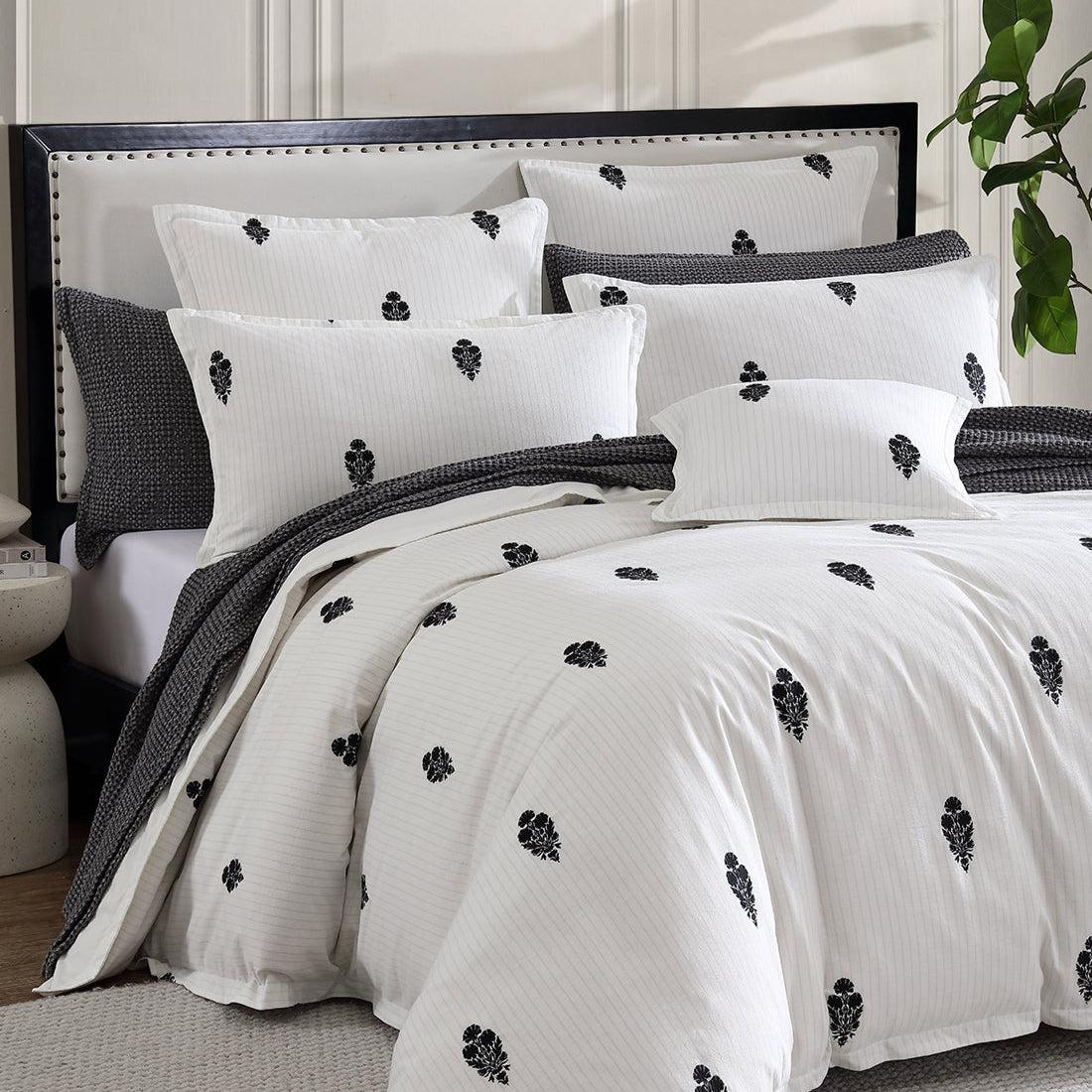 Premium Khari Charcoal Quilt Cover Set - Soft & Stylish Bedding Set with Pillowcases - Perfect for Master Bedroom, Guest Room & Luxury Hotels (Queen/King Size)