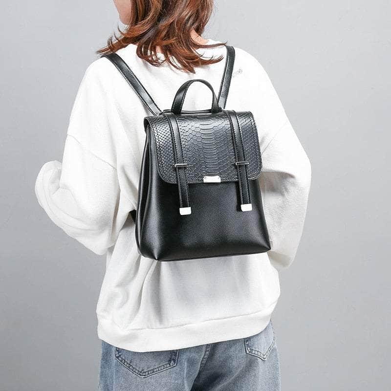 Stylish Serpentine Shoulder Bag for Women - Trendy Crossbody Purse with Adjustable Strap, Perfect for Daily Use, Travel & Shopping