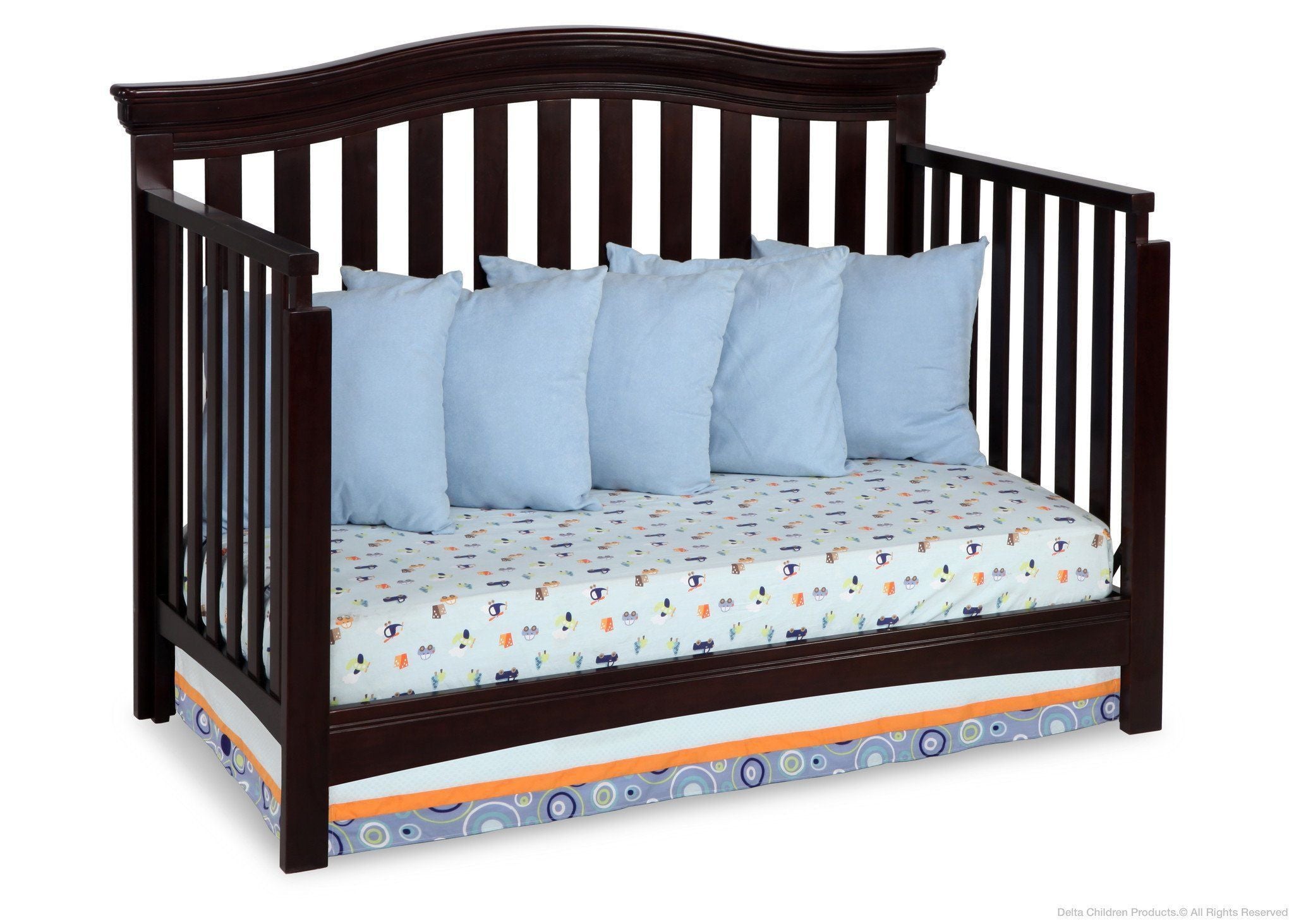 Bennington Curved 4-in-1 Convertible Baby Crib - Modern Nursery Furniture for Newborn to Toddler Bed | Perfect for Small Spaces & Gender-Neutral Nursery Decor