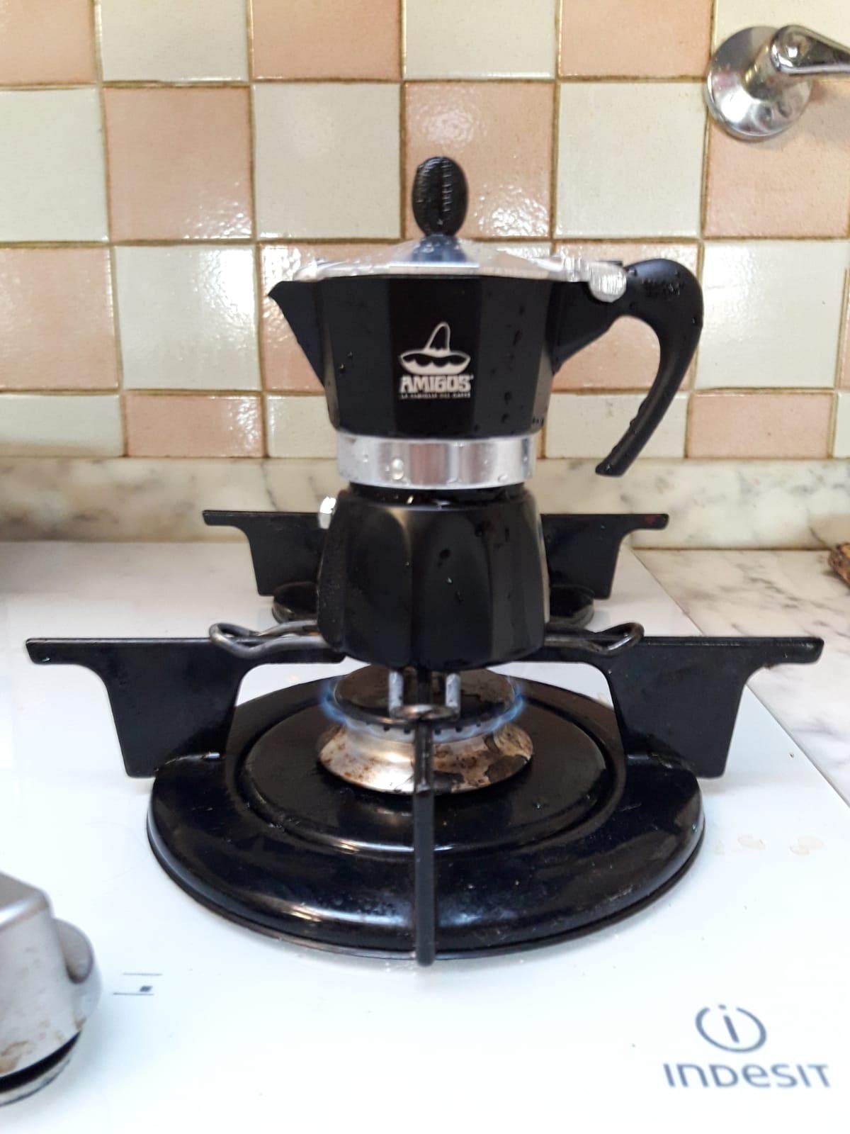 AMIGOS Caffe - 3-Cup Coffee Maker for Home & Office | Compact Drip Coffee Machine for Espresso & Americano | Perfect for Small Kitchens, Dorms & Camping
