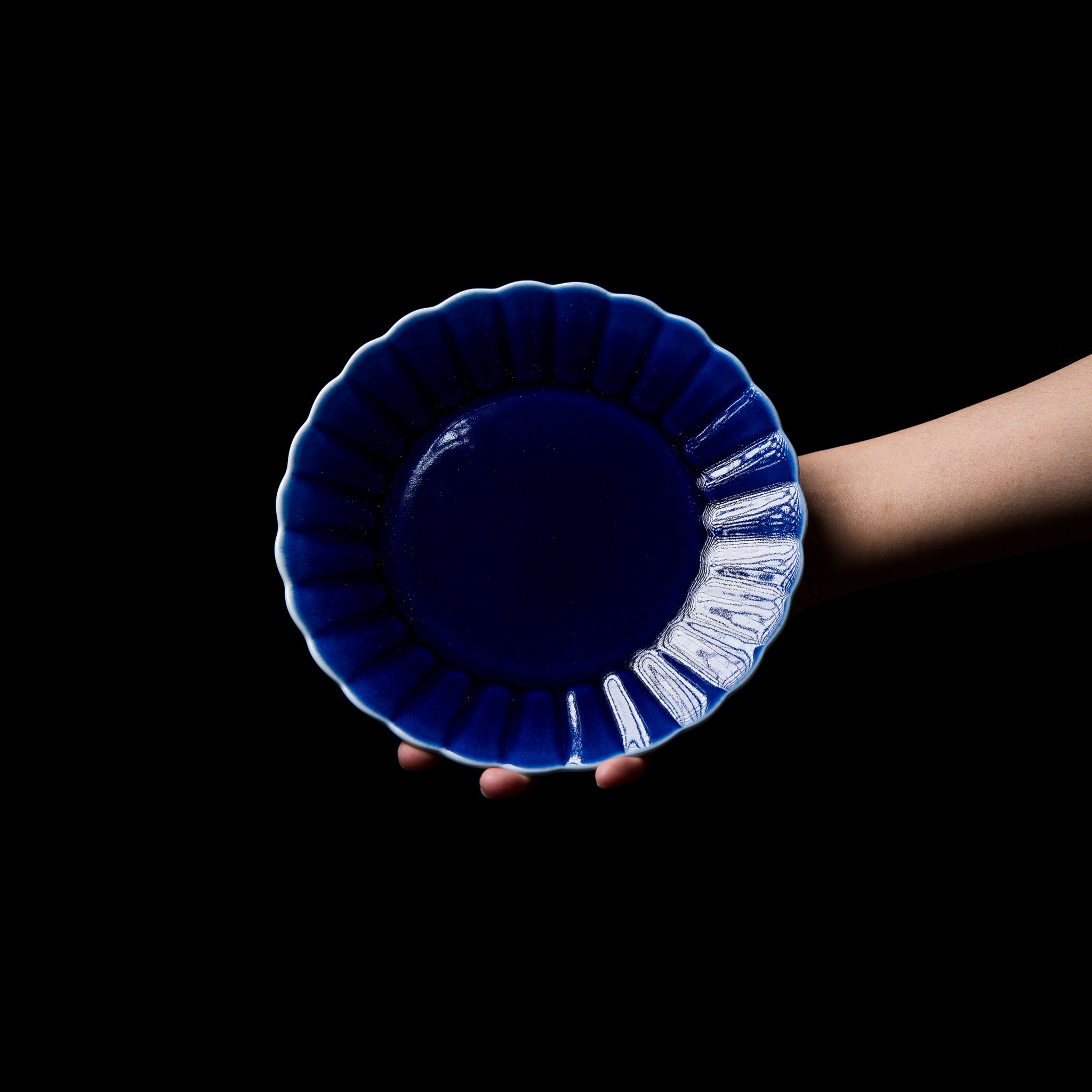 MARUHIRO Aerial Garden Blue Flower Plate - Japanese Ceramic Dinnerware for Home Decor, Dining & Gifting | Elegant Table Setting for Restaurants, Weddings & Special Occasions
