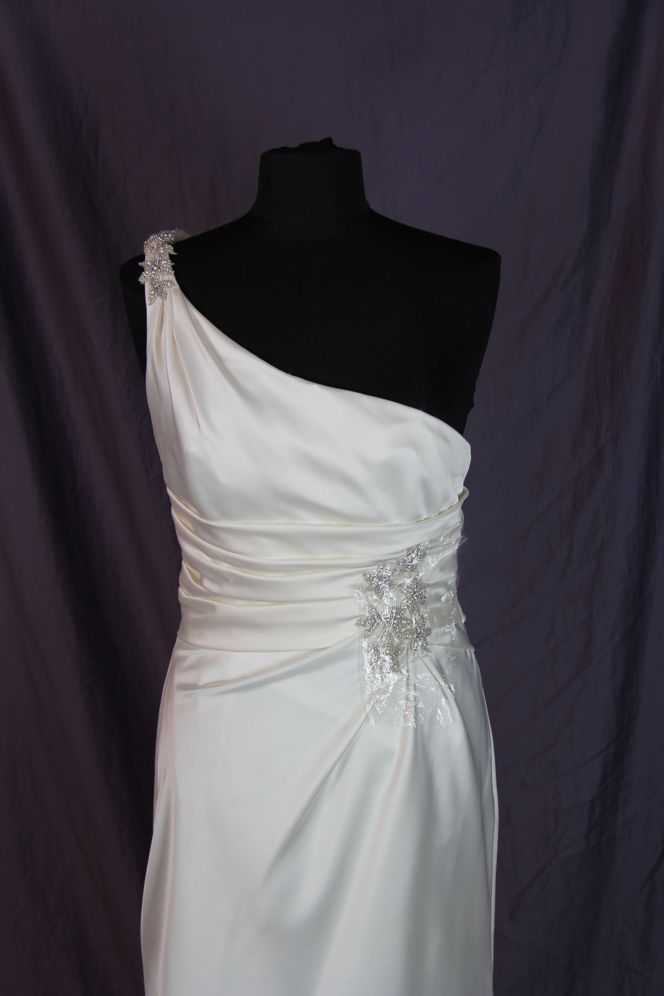 Pronovias Ugarte Wedding Dress - Elegant Lace Bridal Gown for Bride | Perfect for Church Ceremony, Beach Wedding & Formal Reception