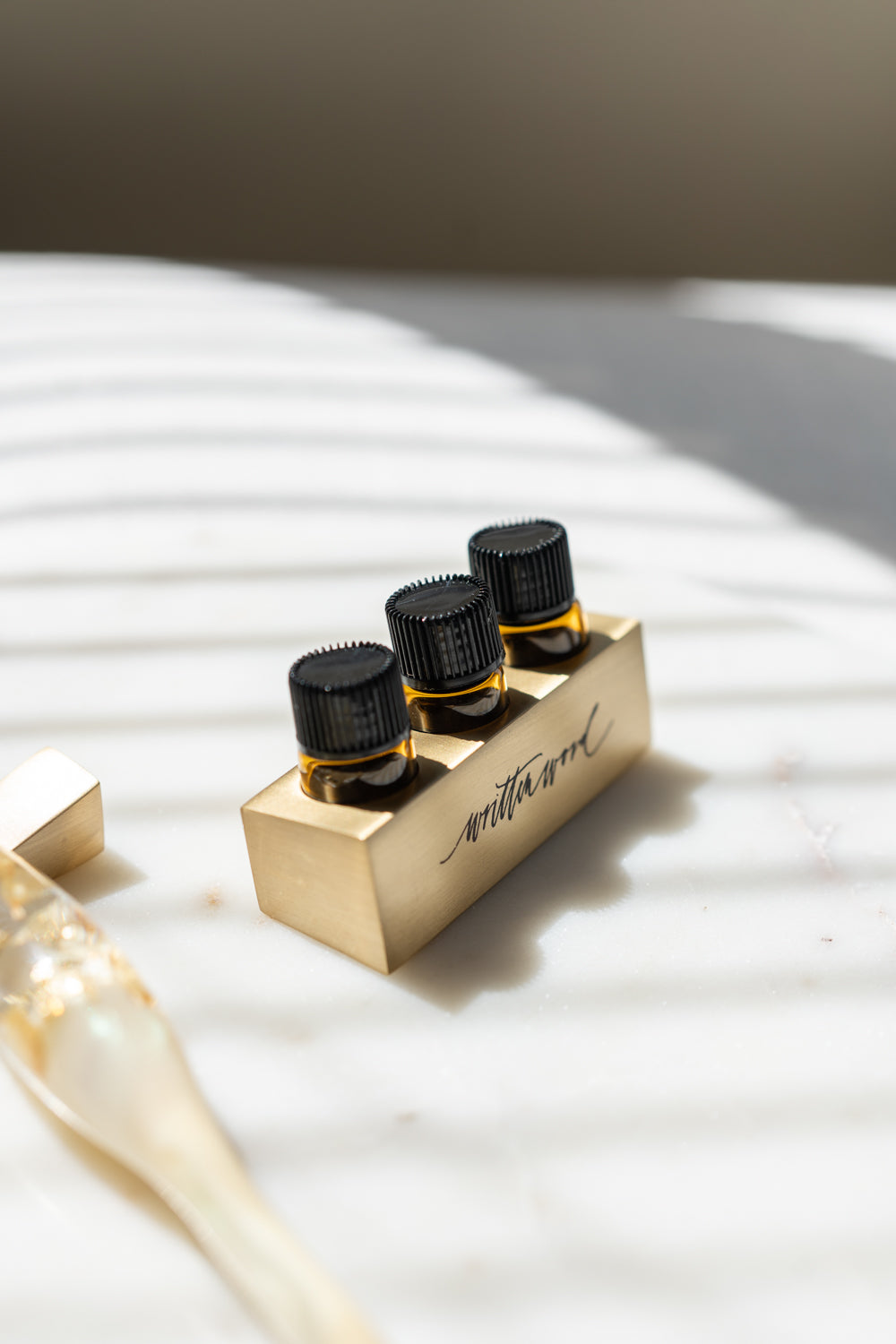 Mini Tilted Inkwell - Portable Calligraphy Ink Bottle for Dip Pens, Perfect for Hand Lettering, Drawing & Art Projects - Ideal for Artists, Writers & Craft Enthusiasts
