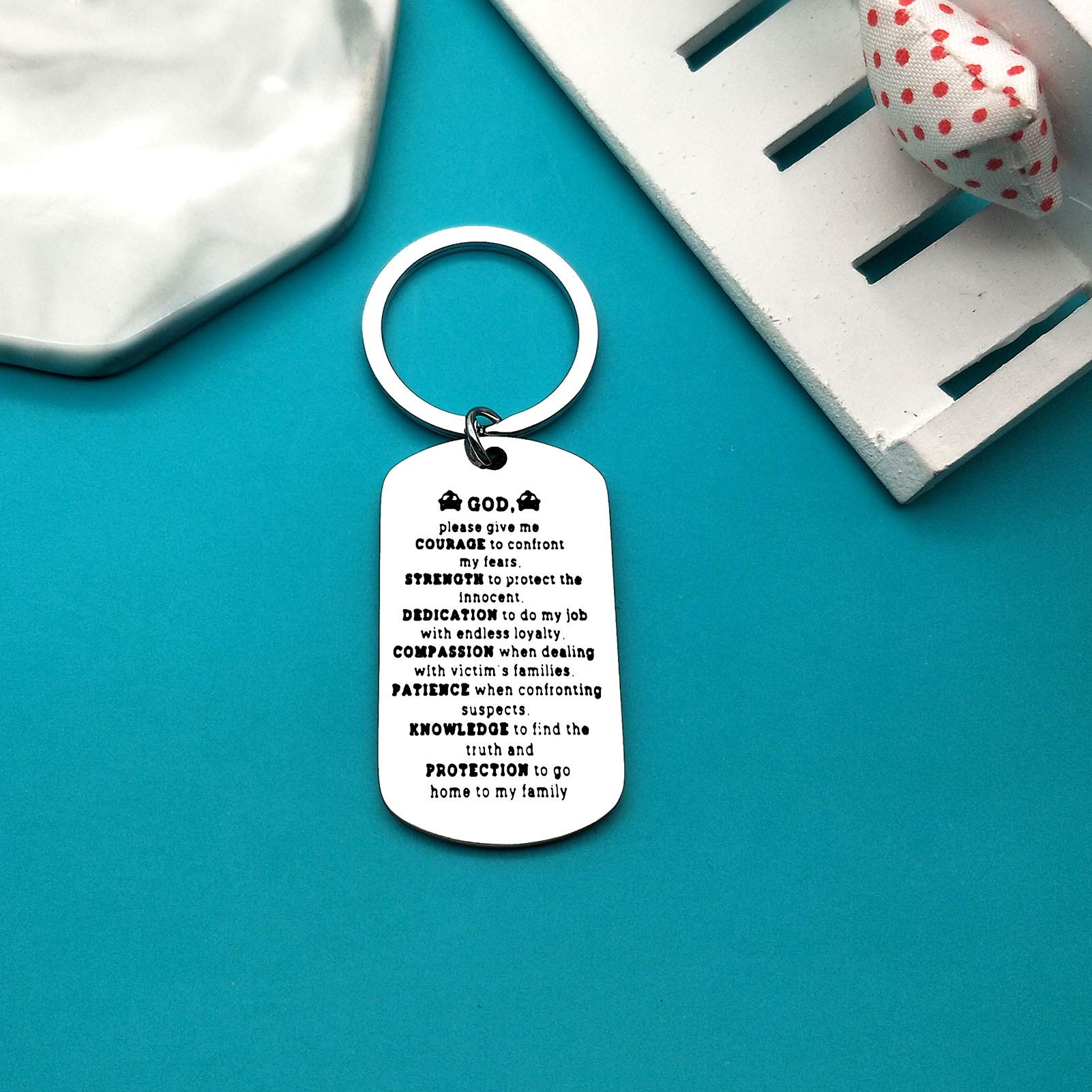 Police Officer Keychain - God Give Me Courage to Confront My Fears - Christian Gift for Cop Men & Women - Perfect for Graduation, Christmas, Birthday - Ideal for Daily Use & Duty Appreciation