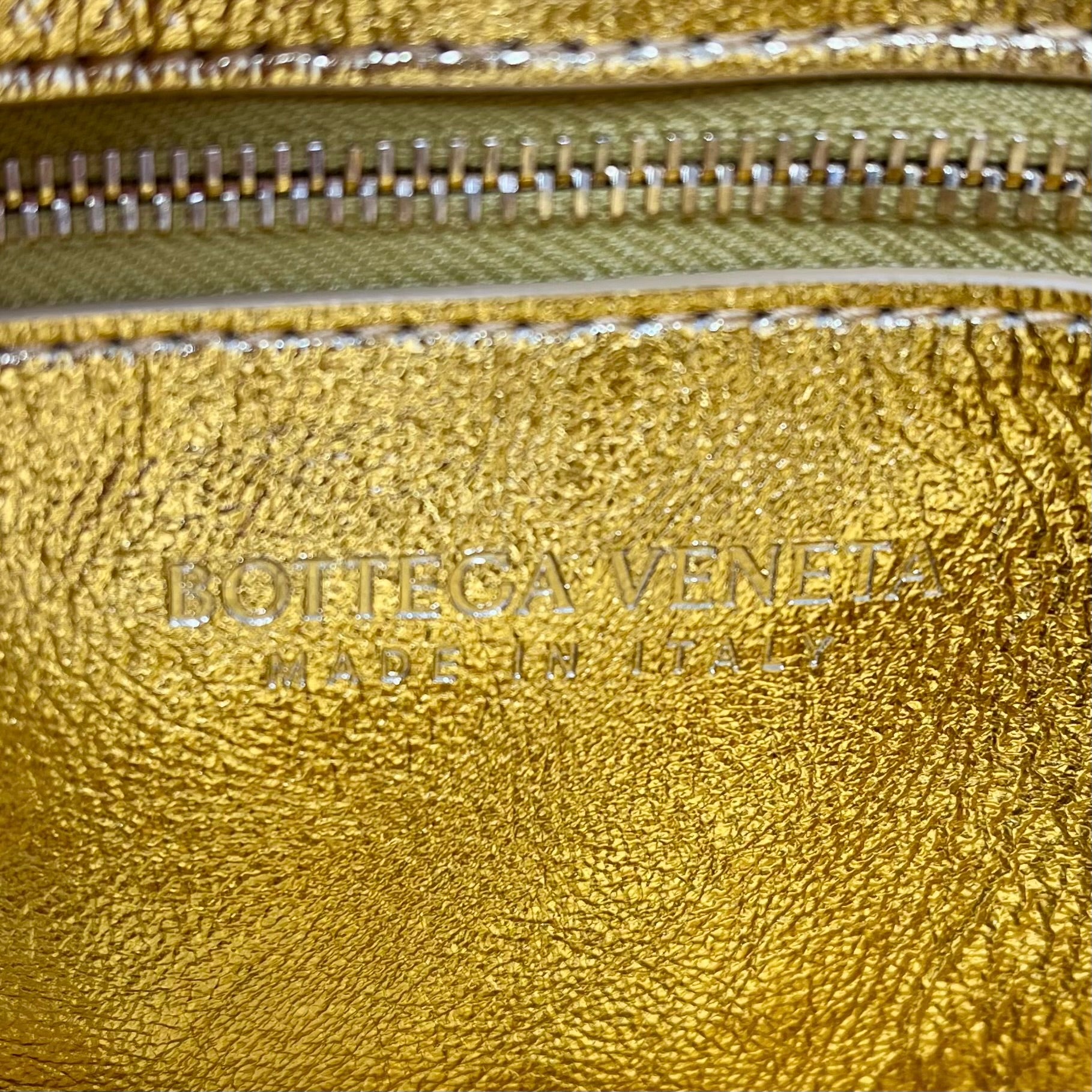 Bottega Veneta Cassette Crossbody Bag - Luxury Leather Shoulder Bag for Women | Perfect for Everyday Use, Work & Travel