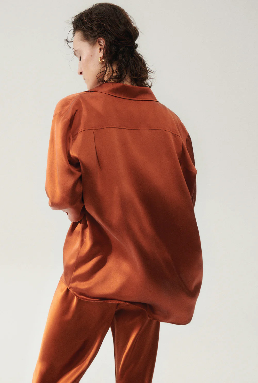 Stylish Boyfriend Shirt in Umber - Comfortable Oversized Casual Blouse for Women | Perfect for Everyday Wear, Date Nights & Layering