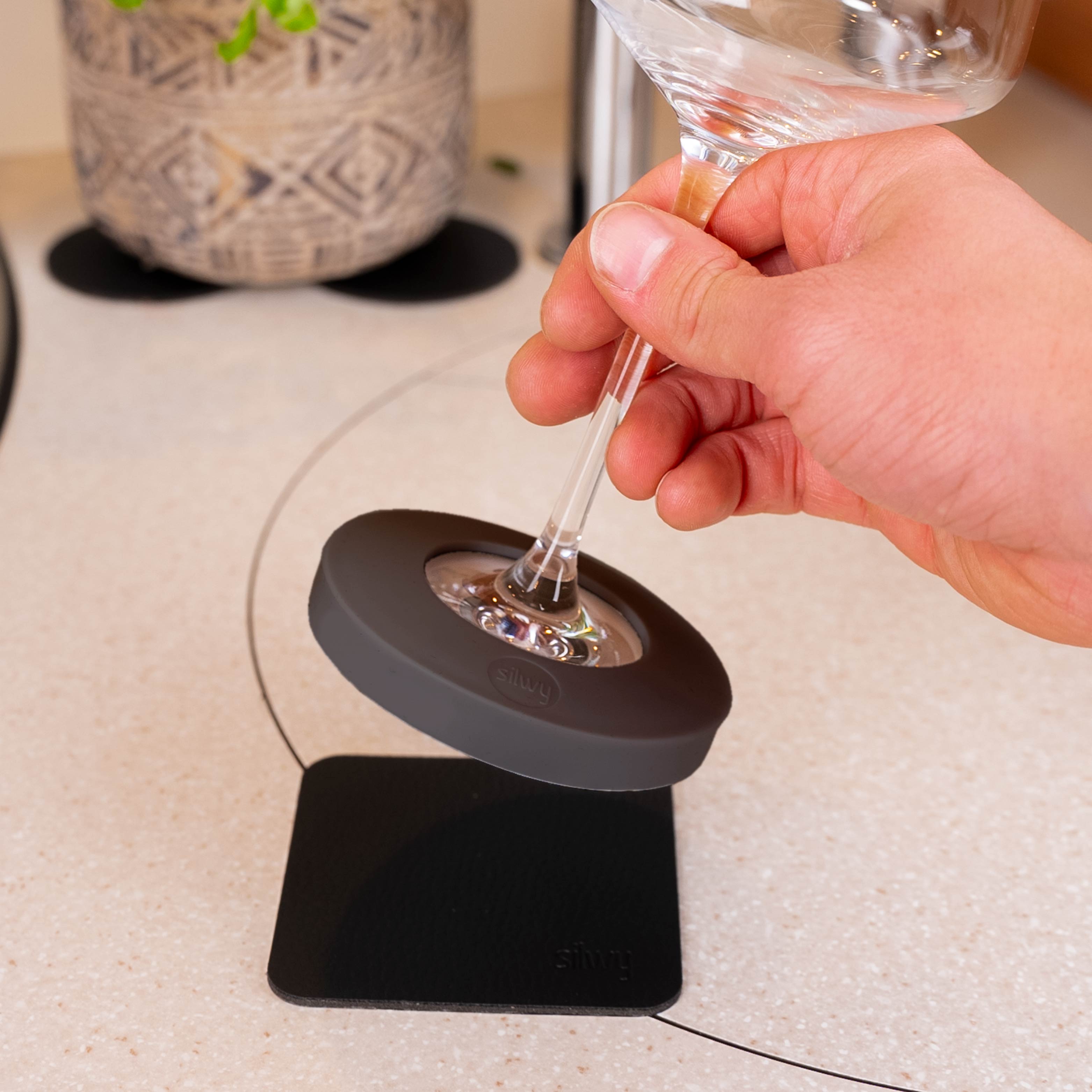 Magnetic Condom for Stem Glasses - Anthracite Gray with Cleaning Pad - Perfect for Wine, Champagne, and Cocktail Glass Protection