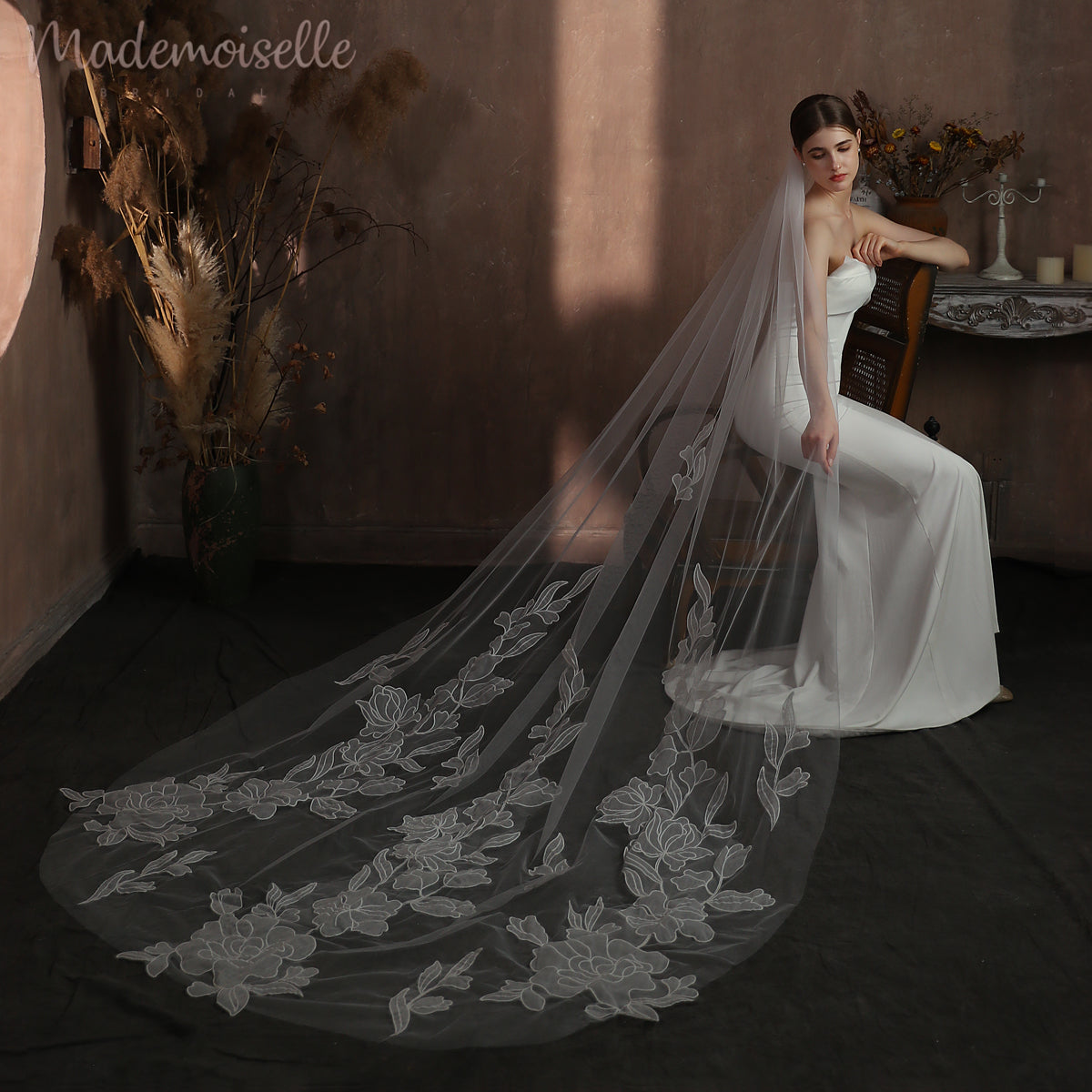 Evelyn Veil - Elegant Lace Wedding Veil with Comb, Bridal Accessory for Church Ceremony & Outdoor Photography