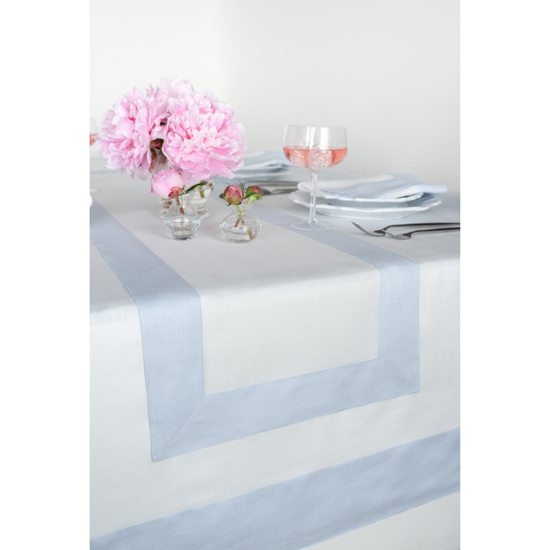 Elegant Contempo Table Runner - Premium Dining Decor for Weddings, Holidays & Everyday Use