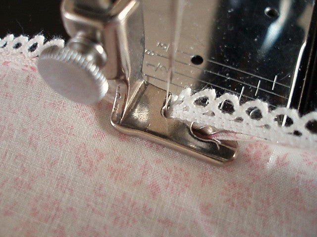 Vintage Original Singer 1/8 Inch Narrow Rolled Hemmer Foot - Perfect for Delicate Fabrics, Lace Edging & Quilting Projects (Sewing Machine Attachment)