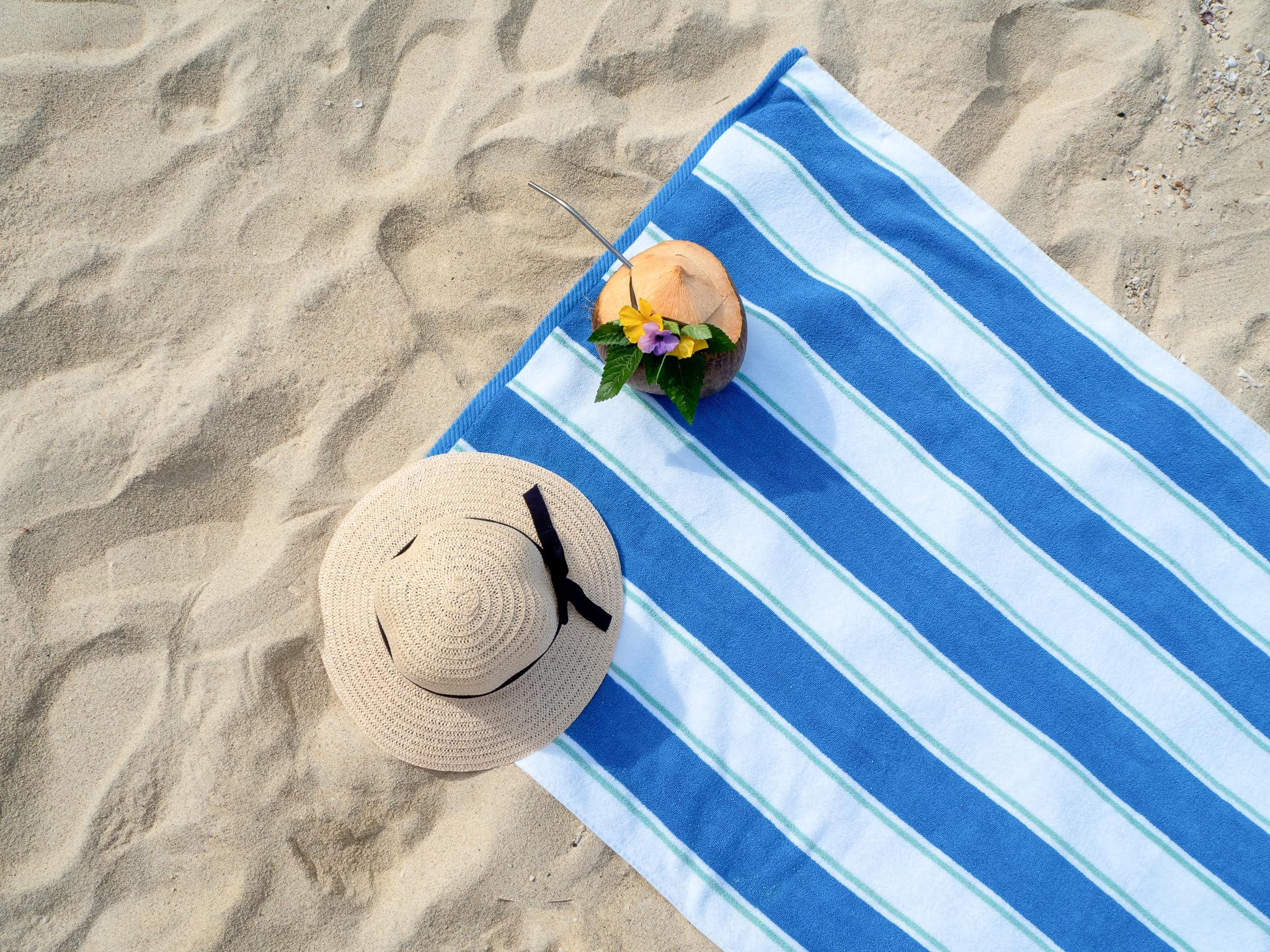 Aston & Arden Striped Beach Towel - Oversized 35x70 Inch Soft Plush Cotton Towel, 600 GSM Heavyweight & Luxurious for Pool, Beach, Resort - Perfect for Sunbathing, Hot Tub & Vacation - Blue Green Stripes