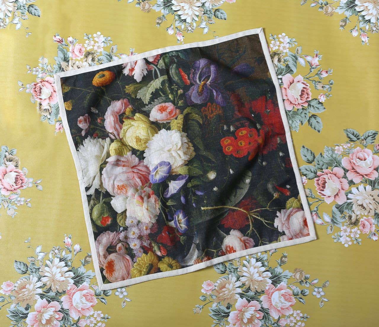 Elegant Floral Bouquet Dinner Napkins - Set of 4 for Wedding, Party & Special Occasions - Premium Cotton Table Linens for Fine Dining & Home Decor
