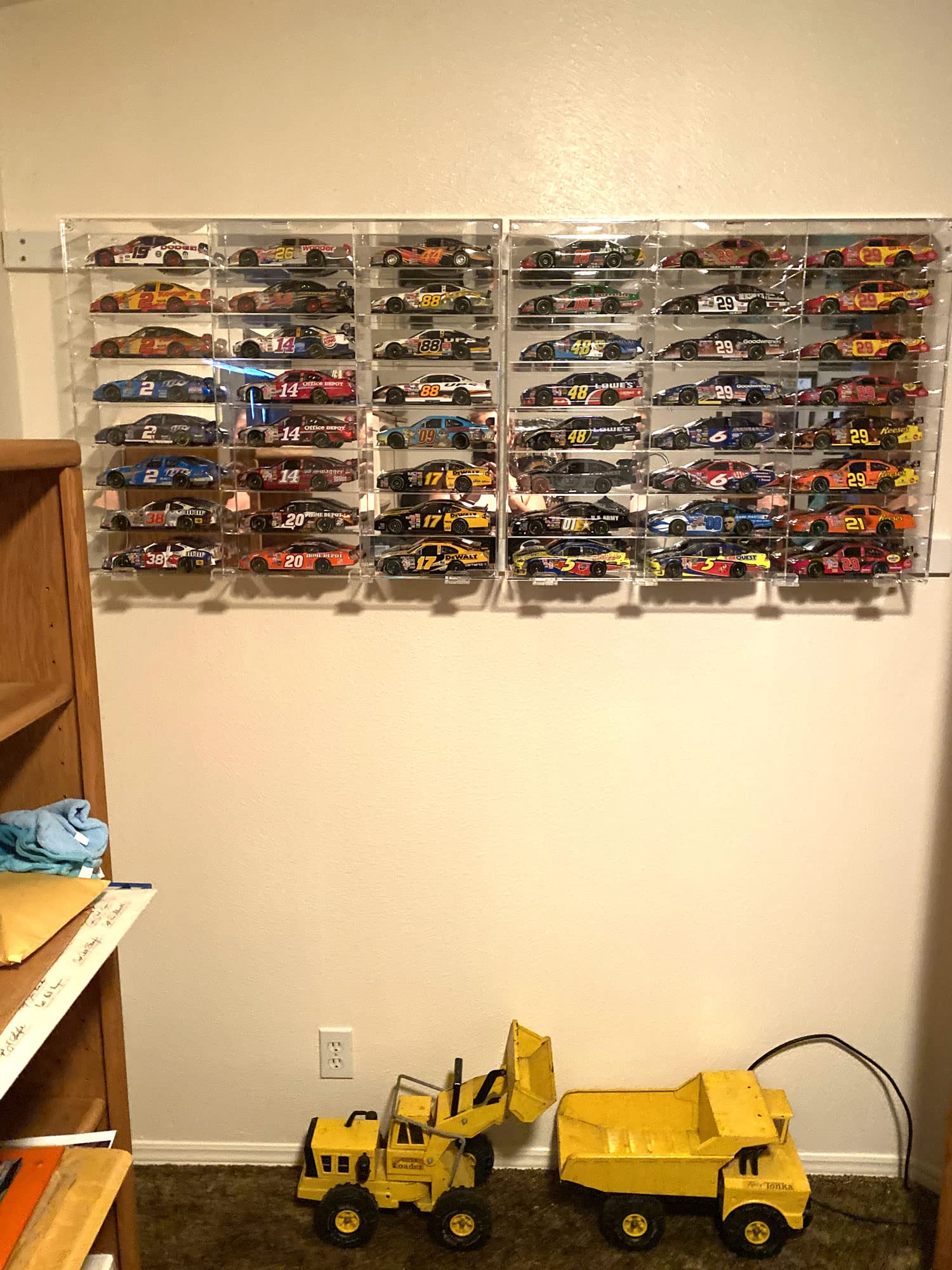 1:24 Scale Diecast Toy Model Car Display Case - Clear Acrylic Storage Showcase with 24 Compartments for Collectors (AHW24) | Perfect for Home Decoration, Toy Car Protection & Organized Display