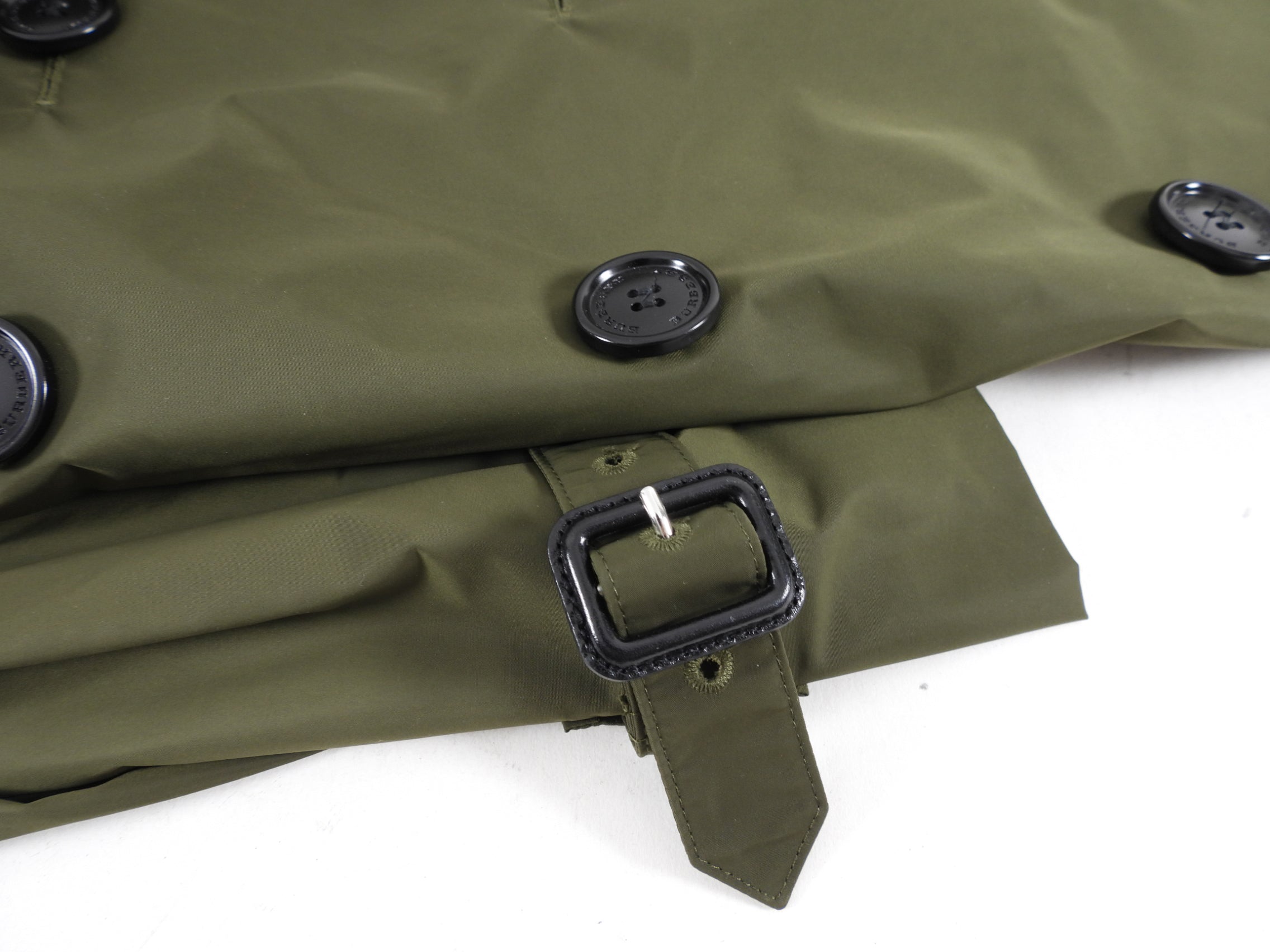 Burberry Olive Green Nylon Lightweight Trench Coat for Women | Size IT38 / US 4 | Waterproof Windbreaker for Travel & Everyday Wear