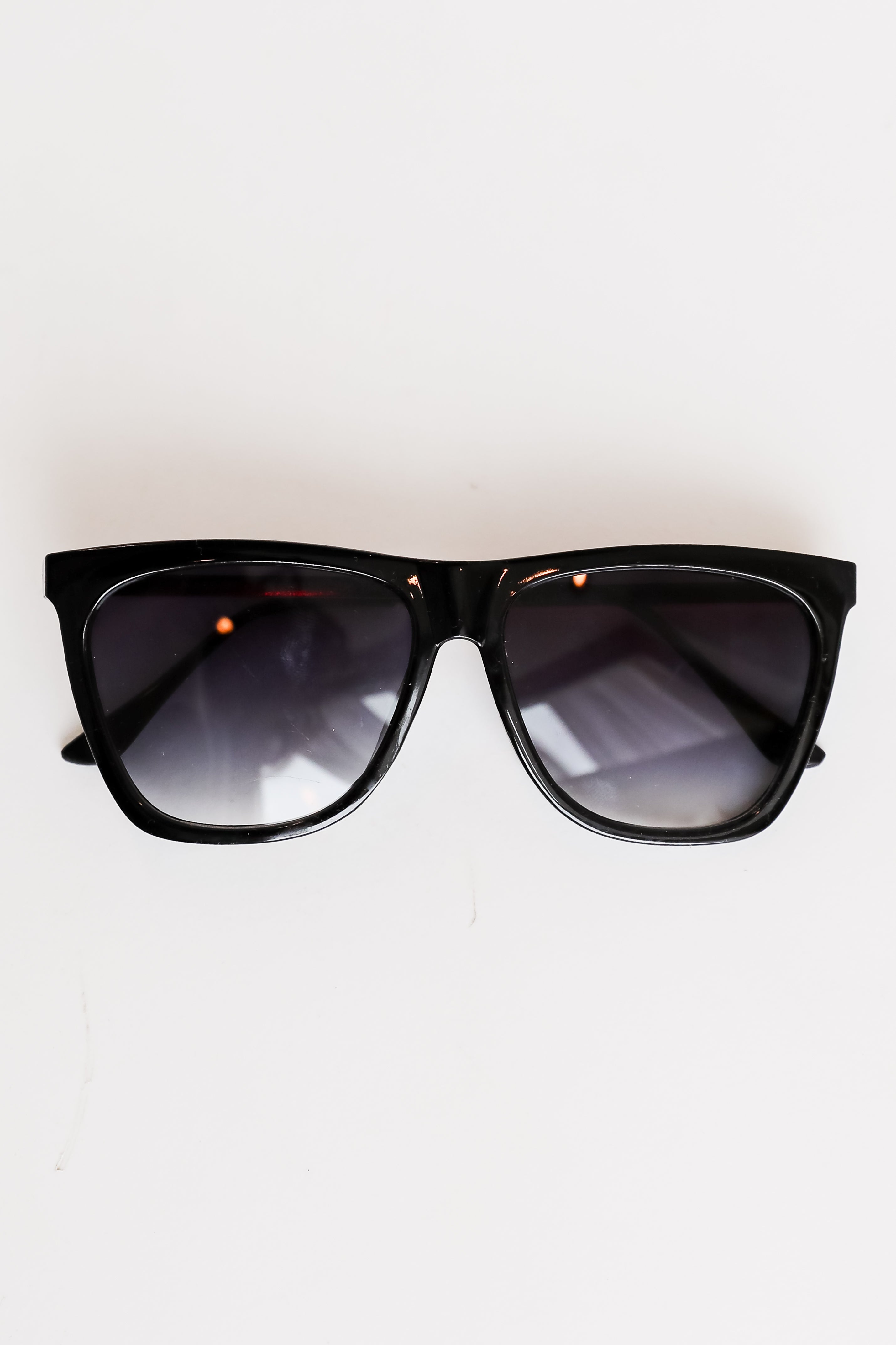 Stylish Square Sunglasses for Men & Women - UV Protection, Polarized, Trendy Fashion - Perfect for Outdoor Activities, Beach, Driving & Travel