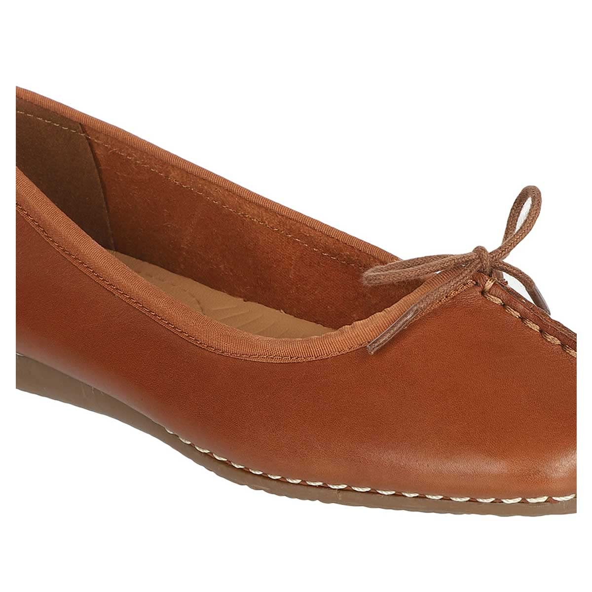 Clarks Women's Ballet Flats - Comfortable & Stylish Leather Slip-On Shoes for Work, Travel & Everyday Wear