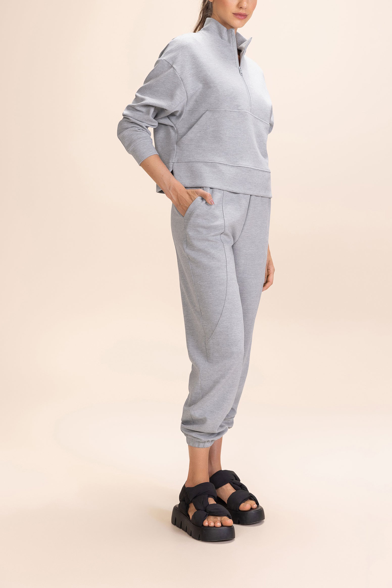 Stylish and Comfortable Women's Sweatshirt - Soft Cotton Pullover for Casual Wear, Lounge, and Outdoor Activities