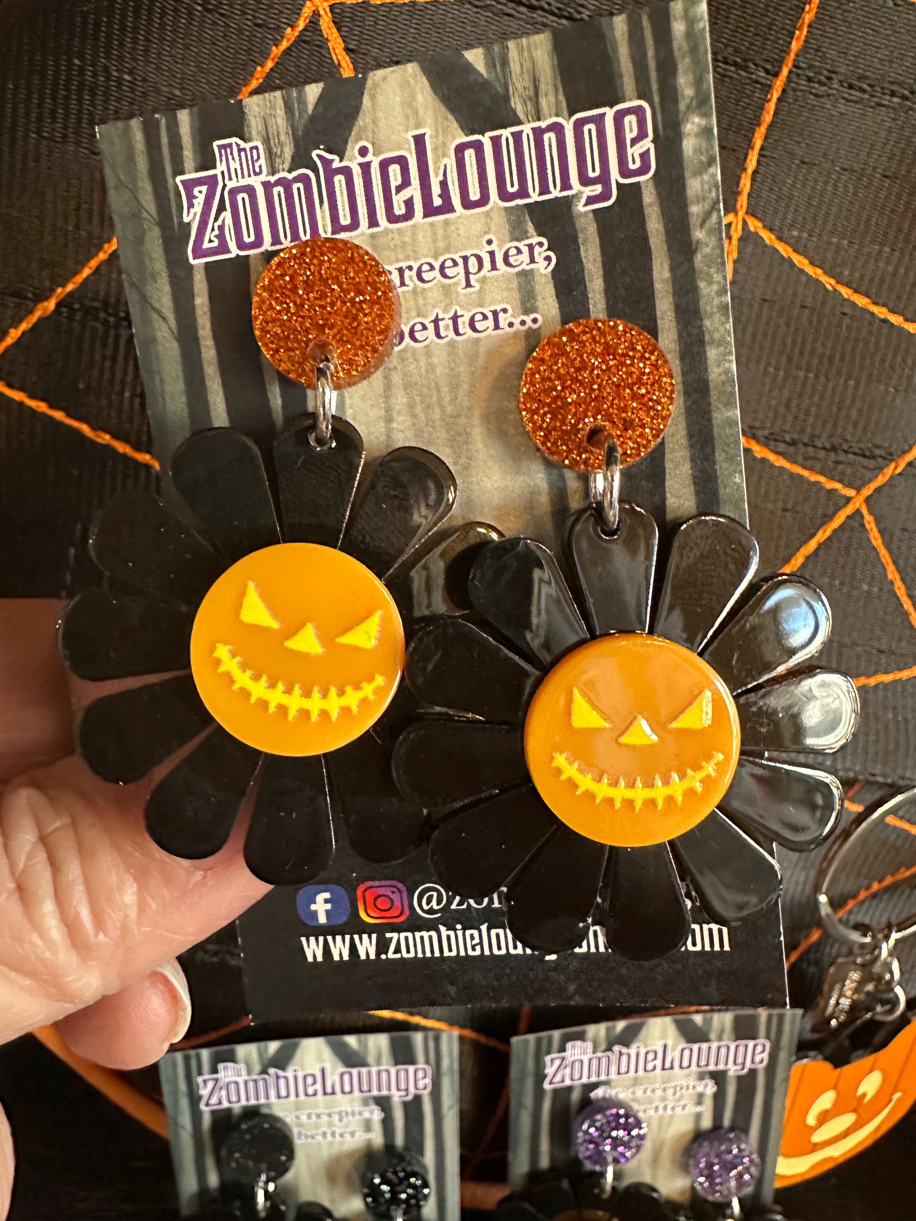Halloween Pumpkin Flower Jack O' Lantern Earrings - Cute Dangle Drop Earrings for Women, Perfect for Halloween Costumes, Fall Festivals & Spooky Party Accessories