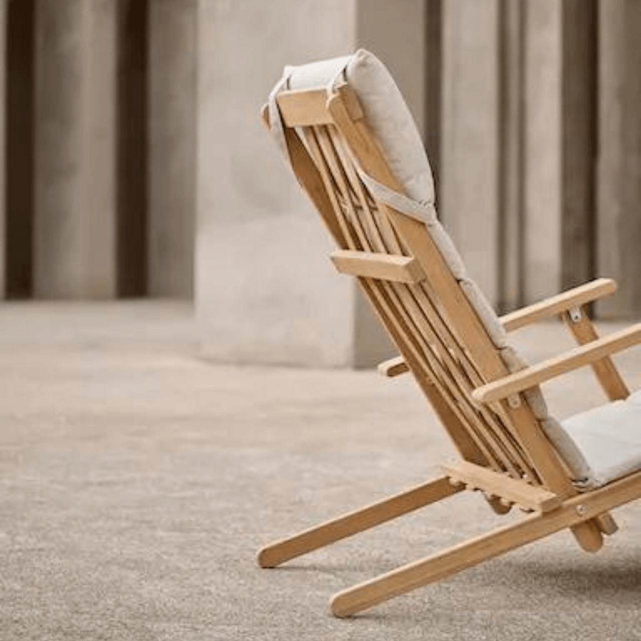 Premium B&M Deck Chair - Folding Outdoor Lounge Chair for Patio, Poolside & Beach - Comfortable & Portable Sunbathing Chair for Relaxing in Backyard, Garden or Vacation