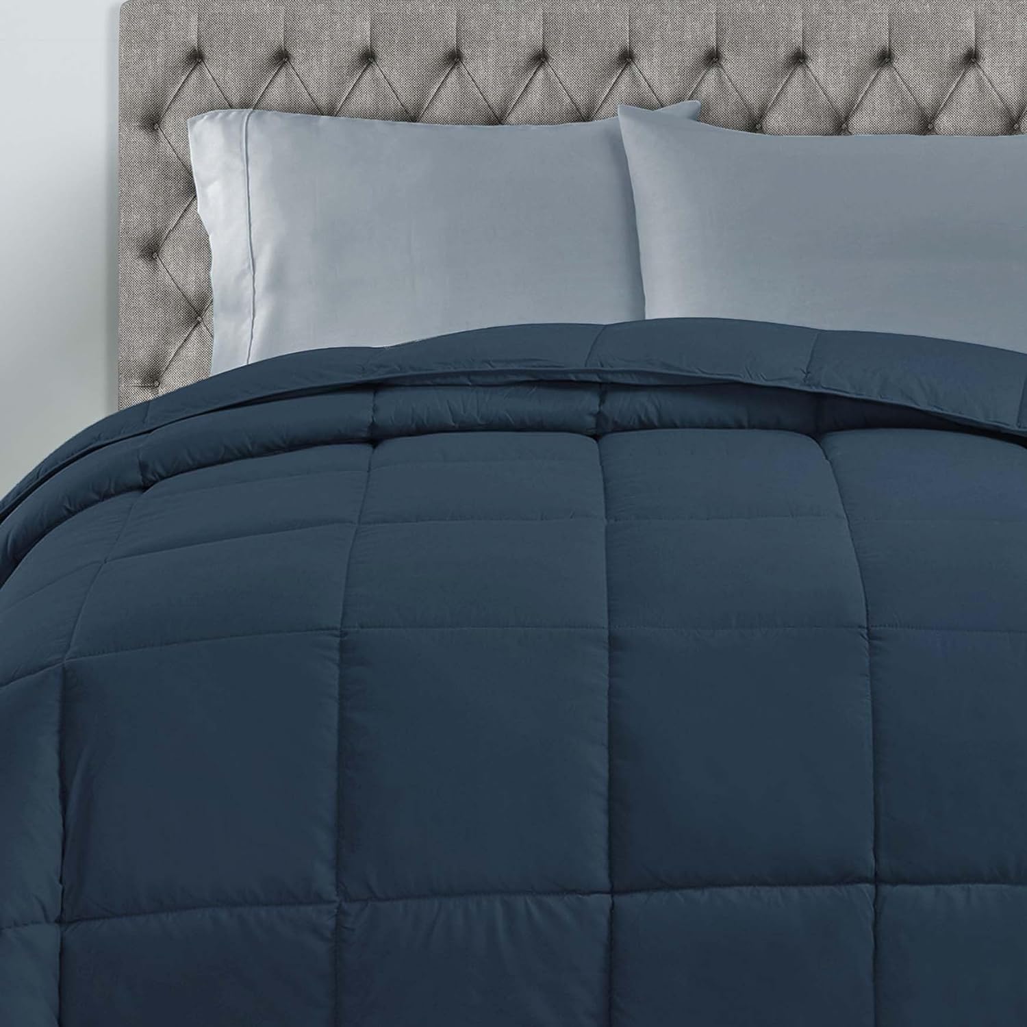 All-Season Reversible Down Alternative Comforter - Lightweight & Hypoallergenic Bedding for Year-Round Comfort - Perfect for Master Bedroom, Guest Room & Dorm Use