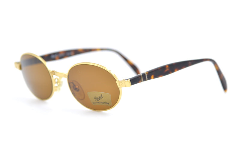 Persol South Sunglasses - Classic Italian Designer Shades for Men & Women - UV Protection & Polarized Lenses - Perfect for Driving, Travel & Outdoor Activities