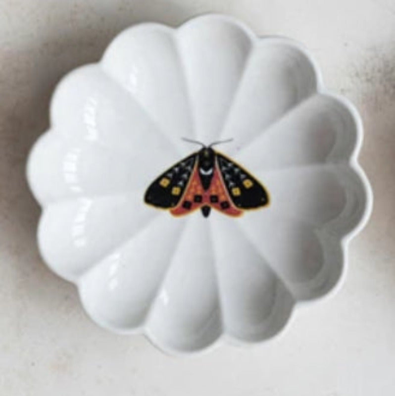 Elegant Fluted Insect Dish Collection - Decorative Serving Plates for Ants, Beetles & Bugs - Perfect for Entomology Displays, Science Classrooms & Unique Home Decor