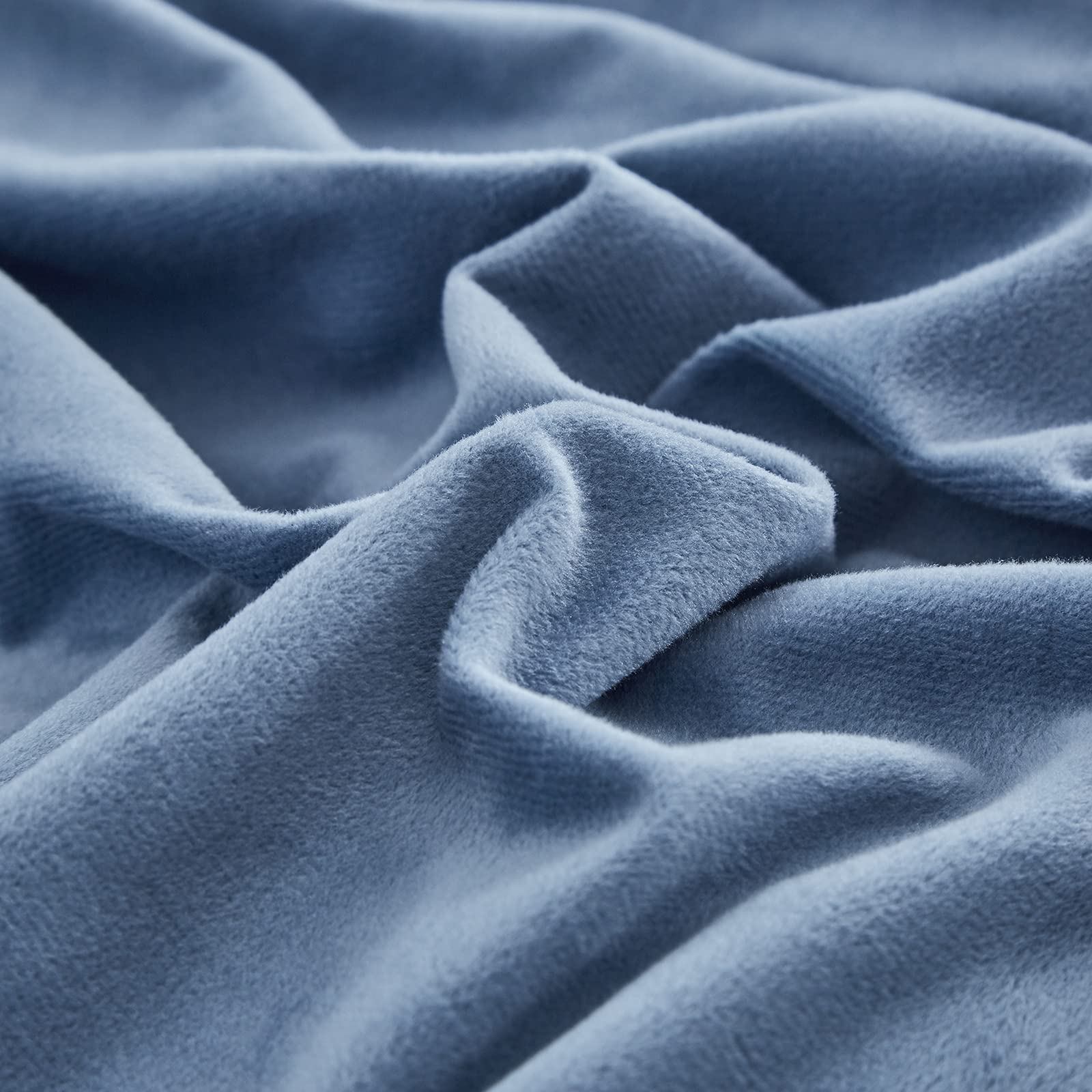 CLOTHKNOW Blue Velvet King Duvet Cover Set - 3 Piece Soft & Cozy Bedding Set with 2 Pillowcases | Luxury Fluffy Comforter Cover in Lake Blue & Green | Perfect for Master Bedroom, Guest Room & Cozy Winter Nights