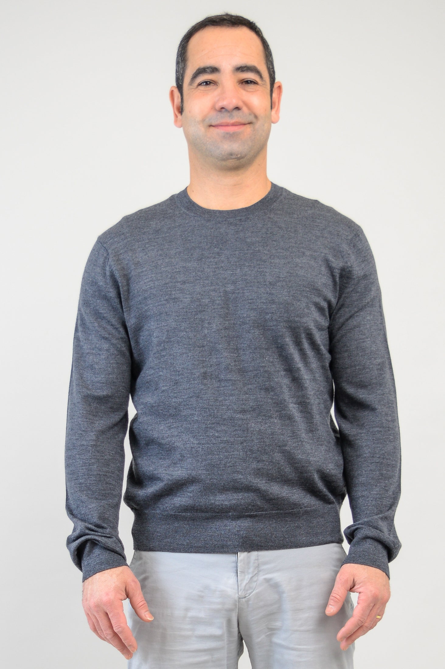 Premium Fraser Sweater for Men & Women - 100% Merino Wool, Charcoal Grey - Cozy Winter Wear for Outdoor Activities & Casual Office Style