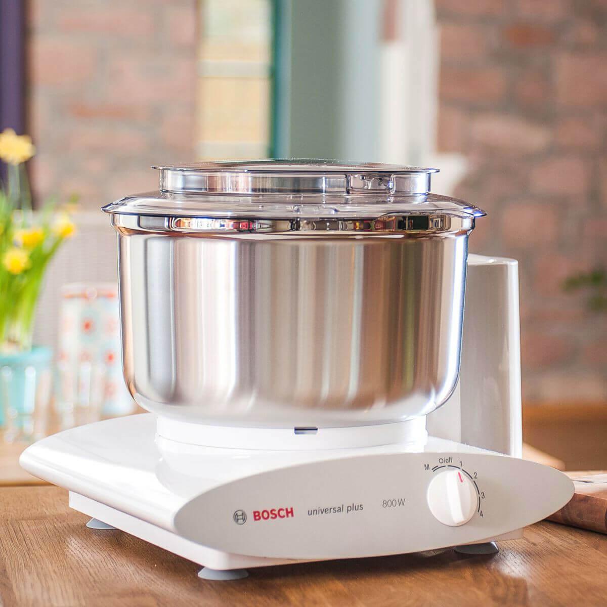 Bosch Universal Plus MUM6N10 Stand Mixer - 7-Speed 800W Powerful Kitchen Mixer with Bowl, Dough Hook & Whisk - Perfect for Baking Cakes, Cookies, Bread & More