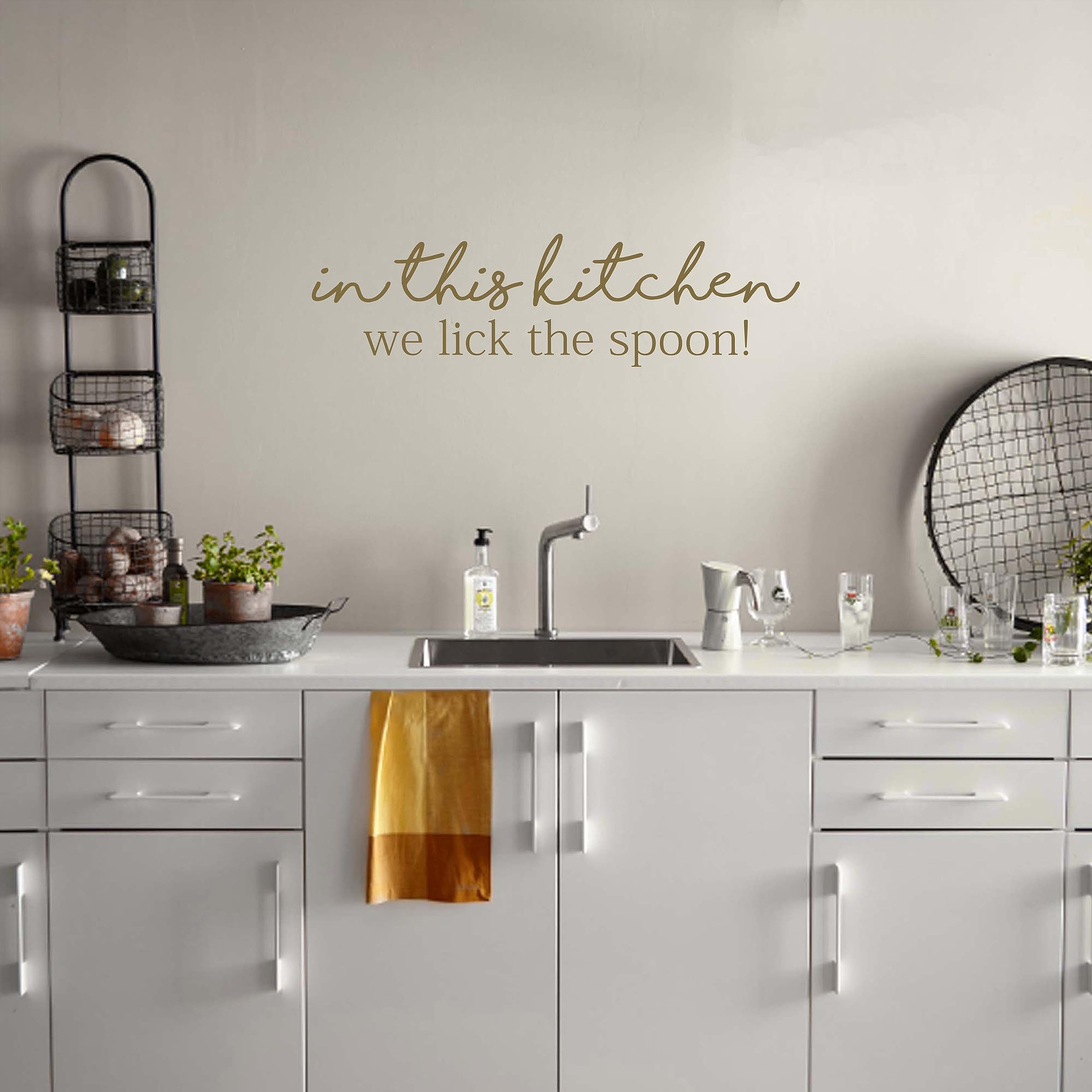 Kitchen Wall Decor Decal Sticker - 'In This Kitchen We Lick The Spoon' Quote Vinyl Sticker for Kitchen Door, Cabinets & Walls - Gold Foil Design - Perfect for Home Decor, Housewarming Gifts & Kitchen Remodeling