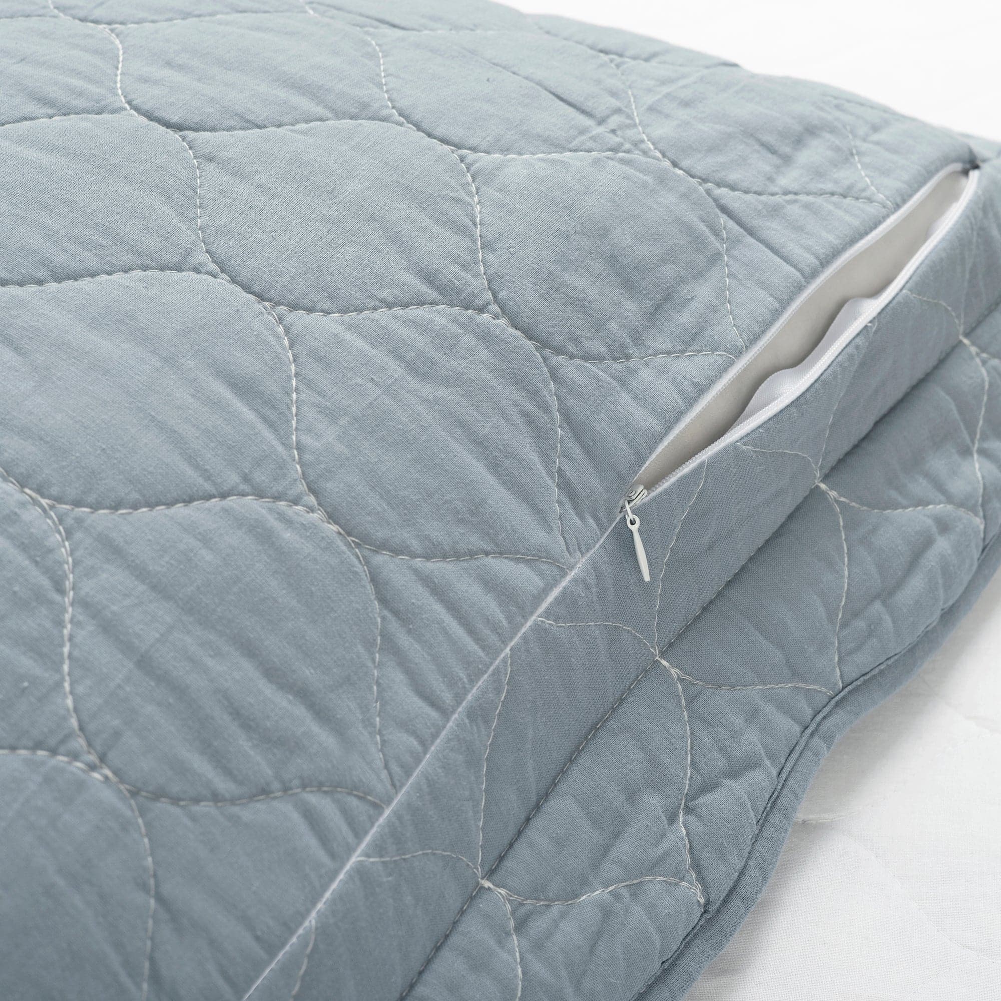 Coastal Chic Scalloped Edge Reversible Quilt 3-Piece Bedding Set | Soft & Breathable Comforter with Duvet Cover & Shams | Perfect for Beach House, Guest Room & Coastal Decor