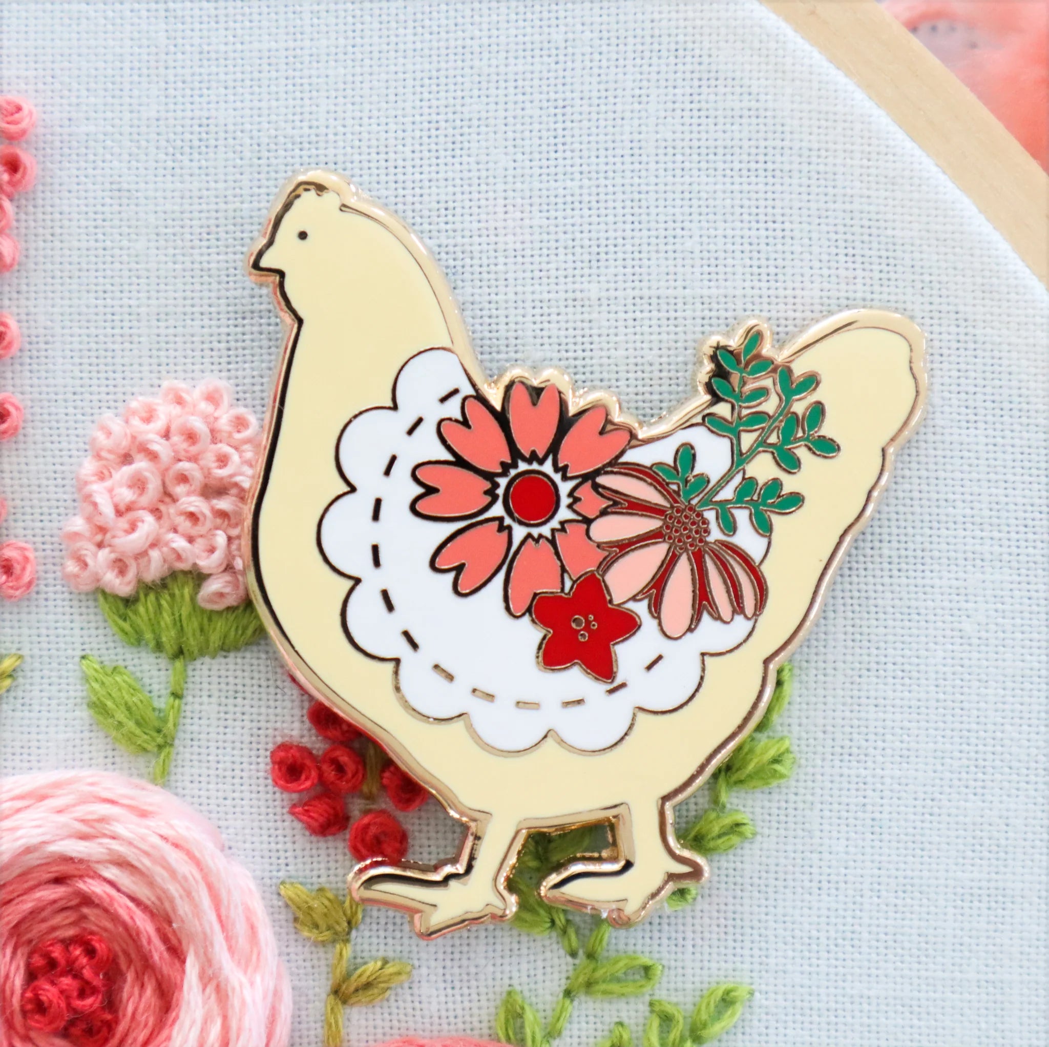 Farmhouse Floral Chicken Needle Minder - Magnetic Pin Cushion for Sewing, Quilting & Embroidery - Perfect for Crafters & DIY Enthusiasts