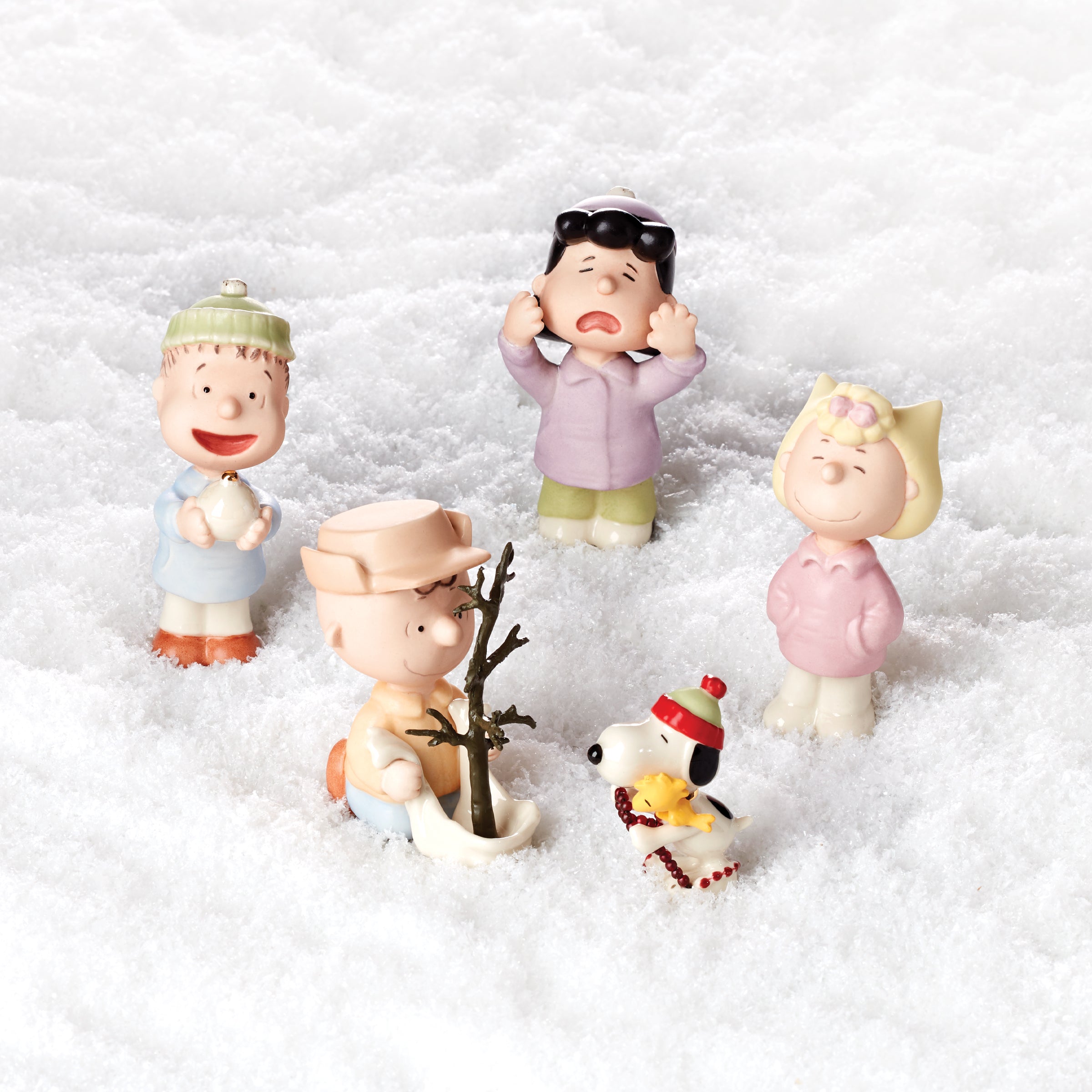 Charlie Brown Christmas Figurine Set - 5 Piece Peanuts Collectible Holiday Decor for Home, Office & Gift Giving