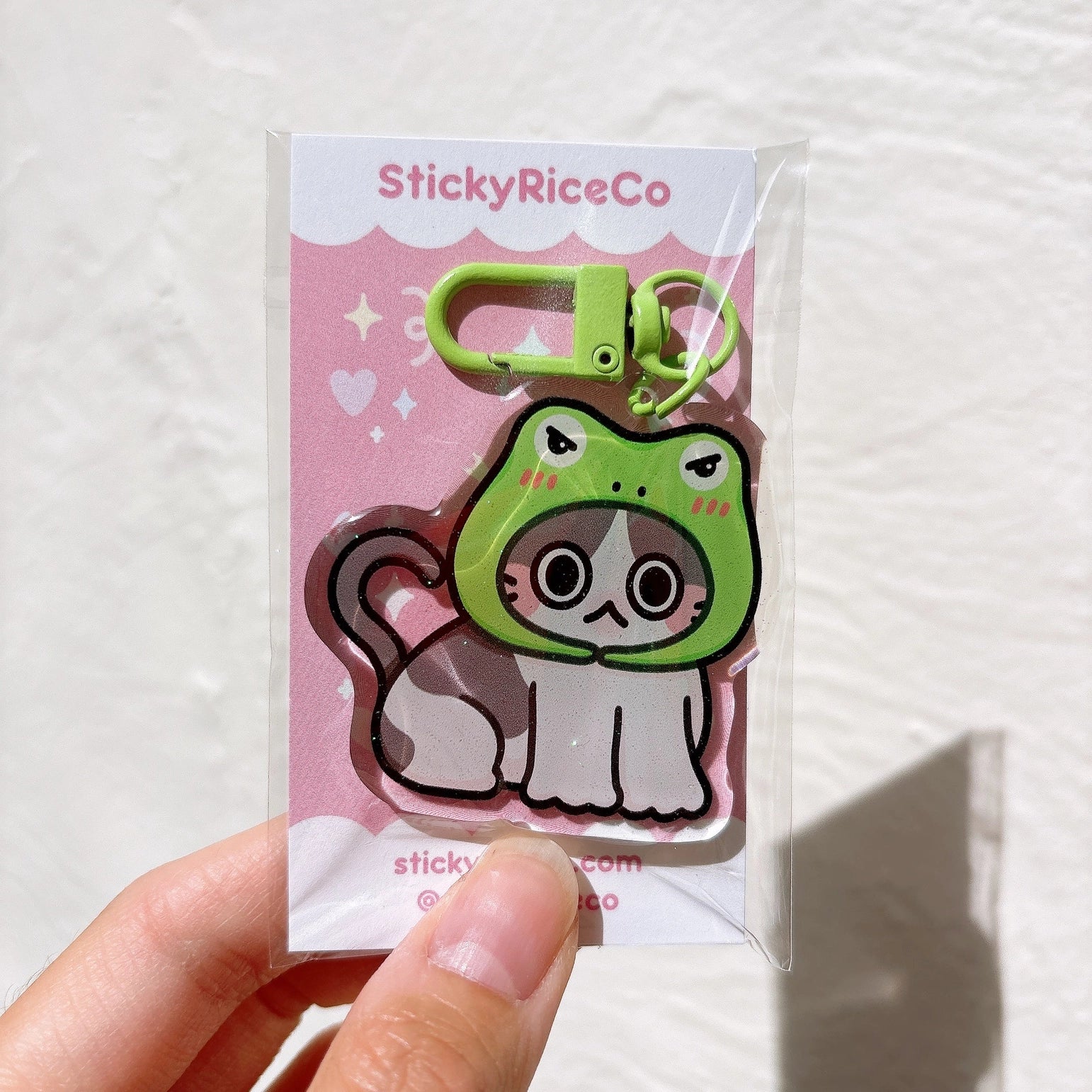 Angry Frog Hat Cat Meme Glitter Keychain - Cute Kawaii Novelty Keyring for Cat Lovers, Perfect for Backpacks, Gifts & Party Favors