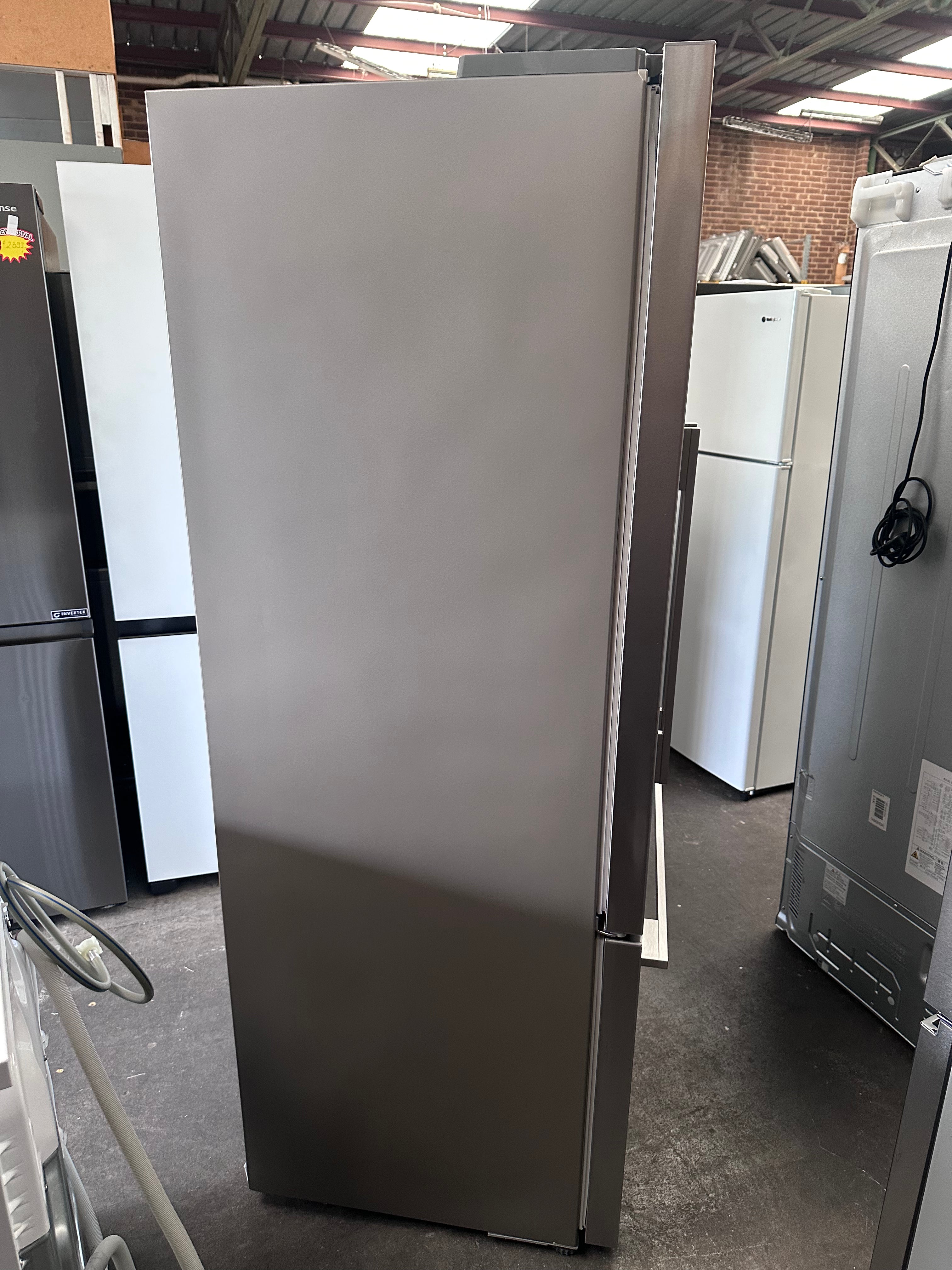 Fisher & Paykel RF610ADX5 569L French Door Refrigerator - Stainless Steel (Factory Second) | Energy Efficient Large Capacity Fridge for Modern Kitchen & Open Plan Living