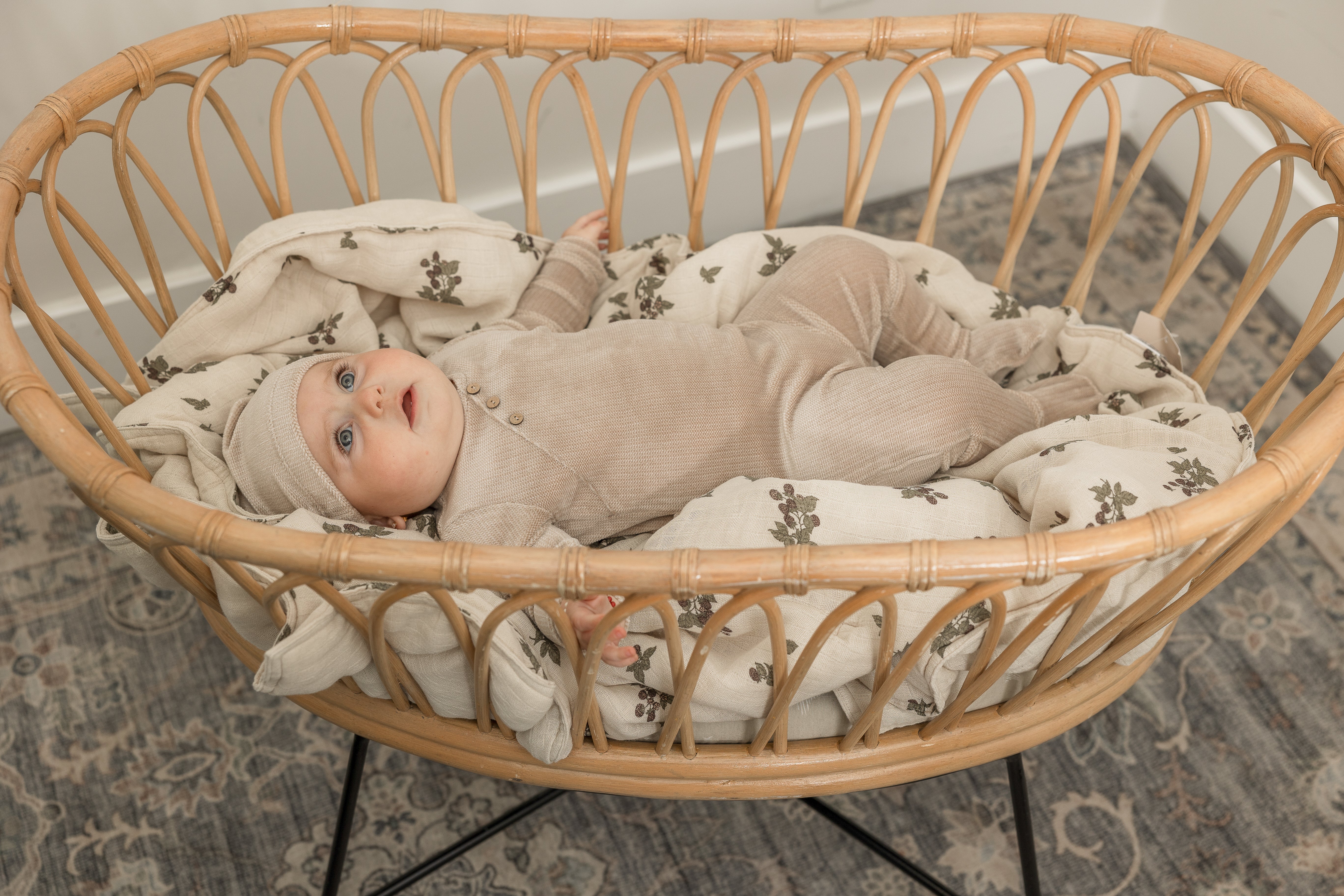 Cozy Fake Wrap Onesie with Hat - Soft & Warm Baby Bodysuit for Newborns & Infants - Perfect for Sleeping, Lounging & Photo Shoots