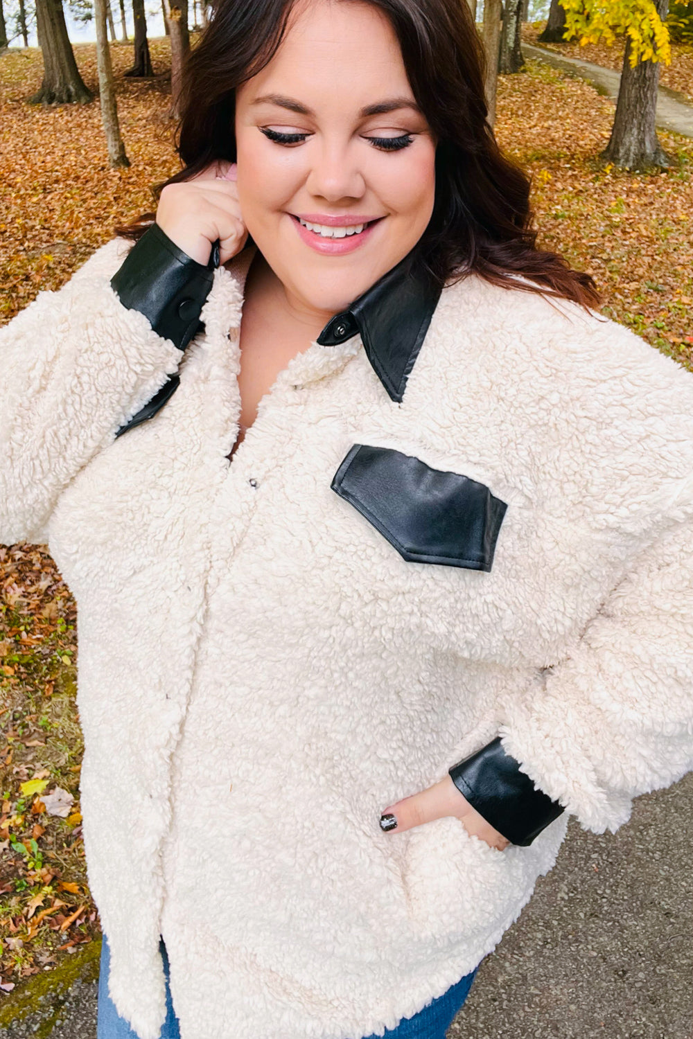 Stylish Ivory Sherpa Fleece Faux Leather Jacket for Women - Cozy Winter Outerwear Perfect for Casual Outings & Date Nights