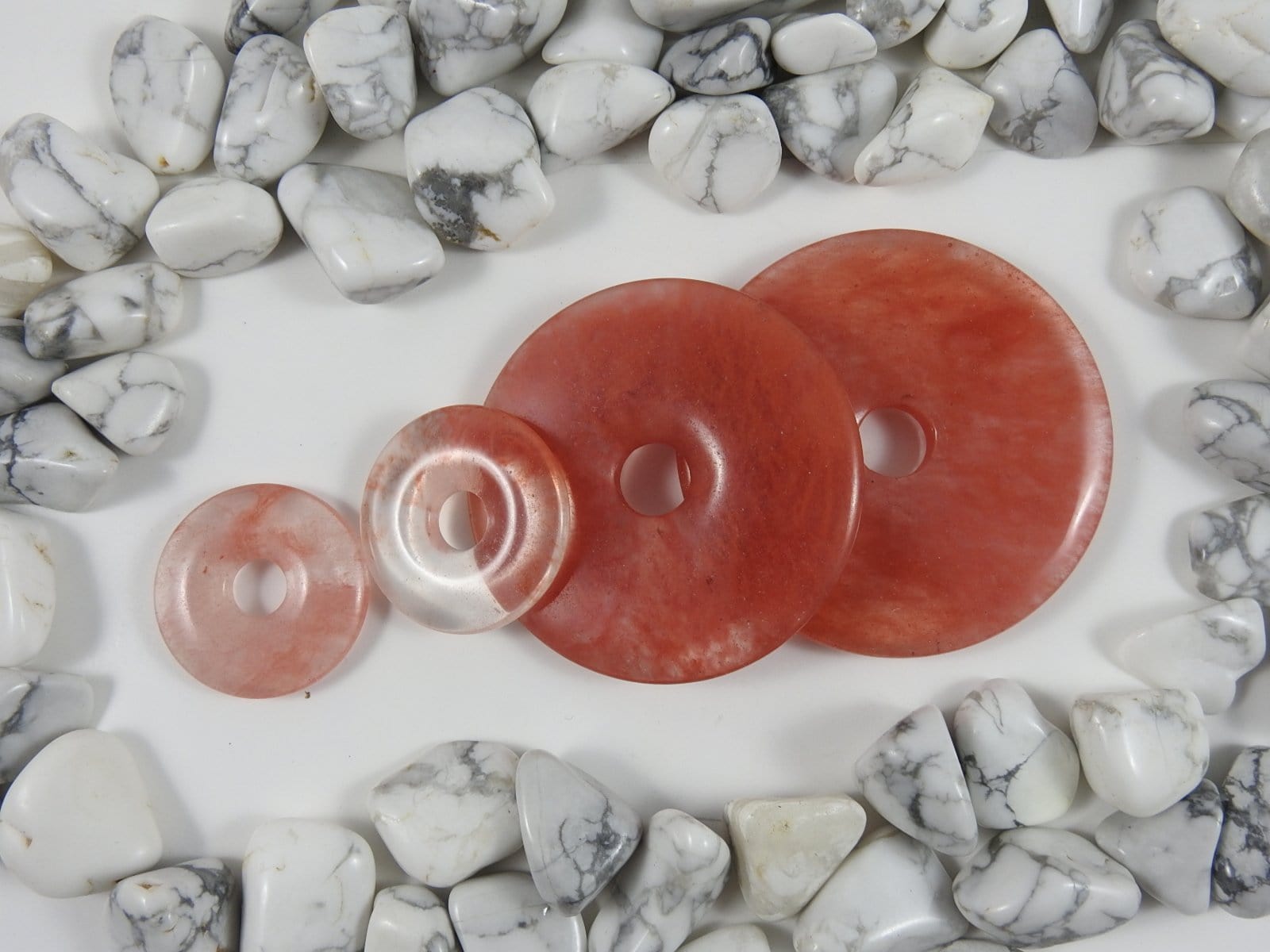 Natural Cherry Quartz Donut Pendant Necklace - Healing Crystal Jewelry for Women, Chakra Balancing & Spiritual Protection - Perfect for Meditation, Yoga & Boho Fashion